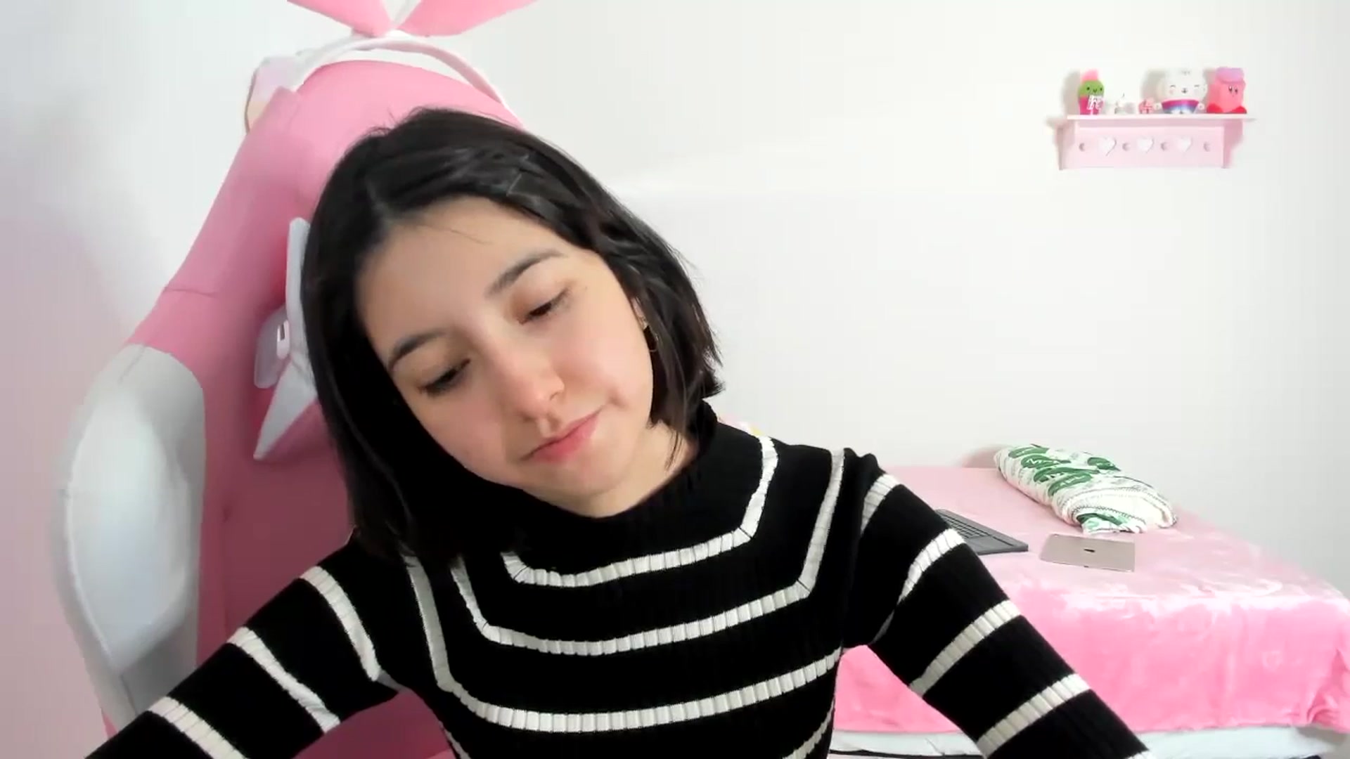 Gallery image thumbnail from Cherrycute666's myfreecams stream on, 01/03/2024, 24:16 image 16 of 20