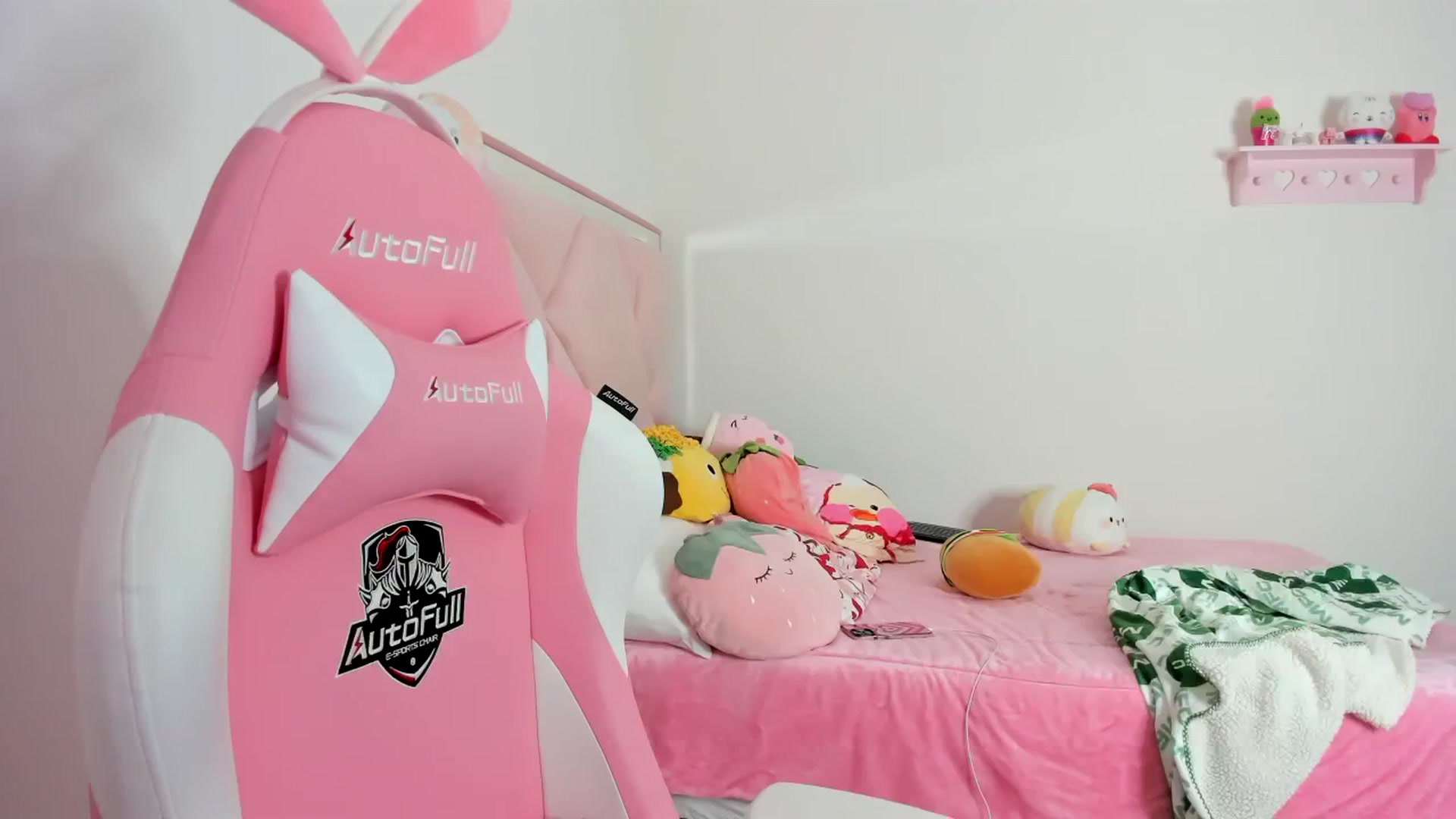Gallery image thumbnail from Cherrycute666's myfreecams stream on, 01/03/2024, 07:52 image 8 of 20
