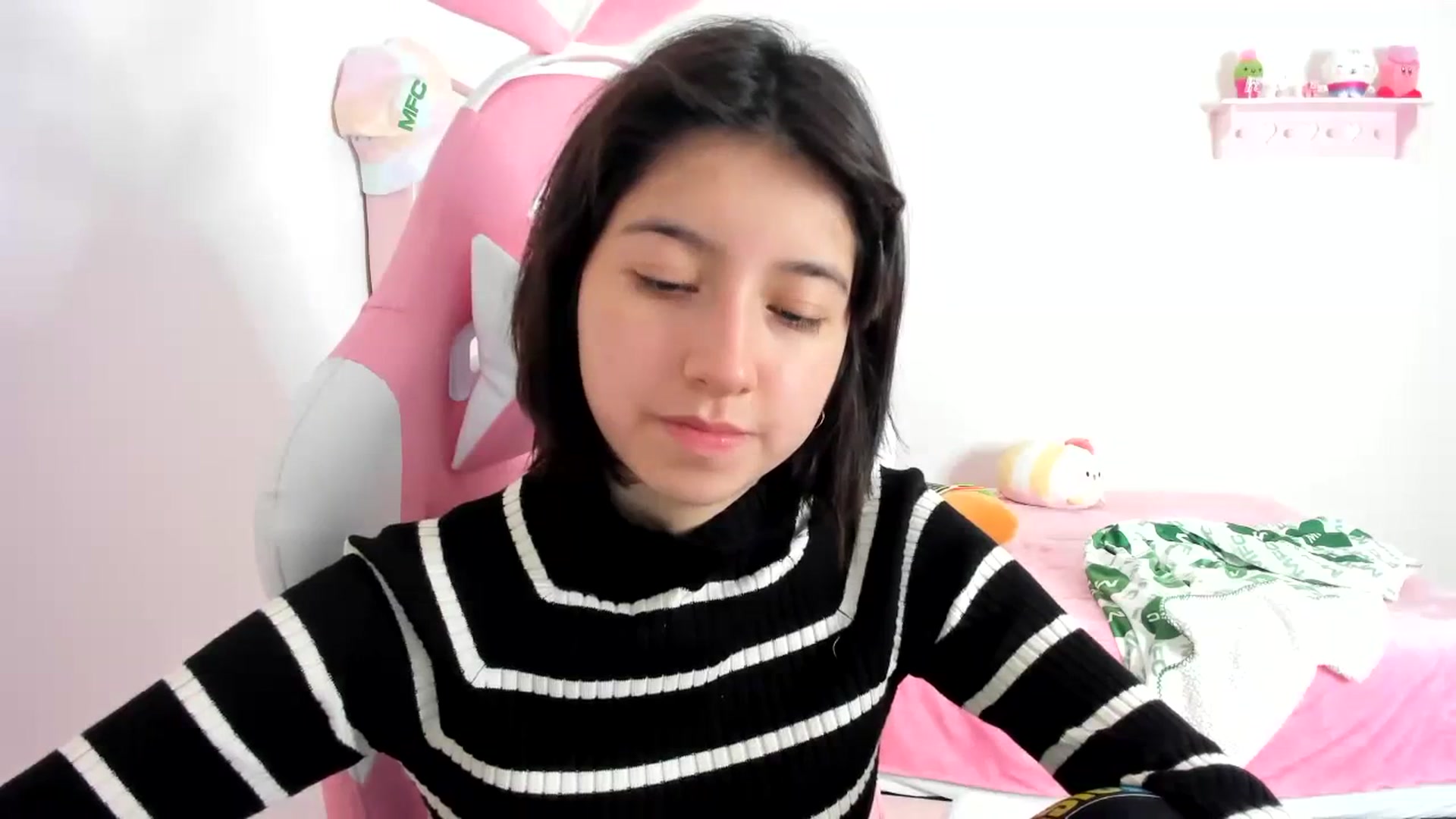 Gallery image thumbnail from Cherrycute666's myfreecams stream on, 01/03/2024, 07:52 image 15 of 20