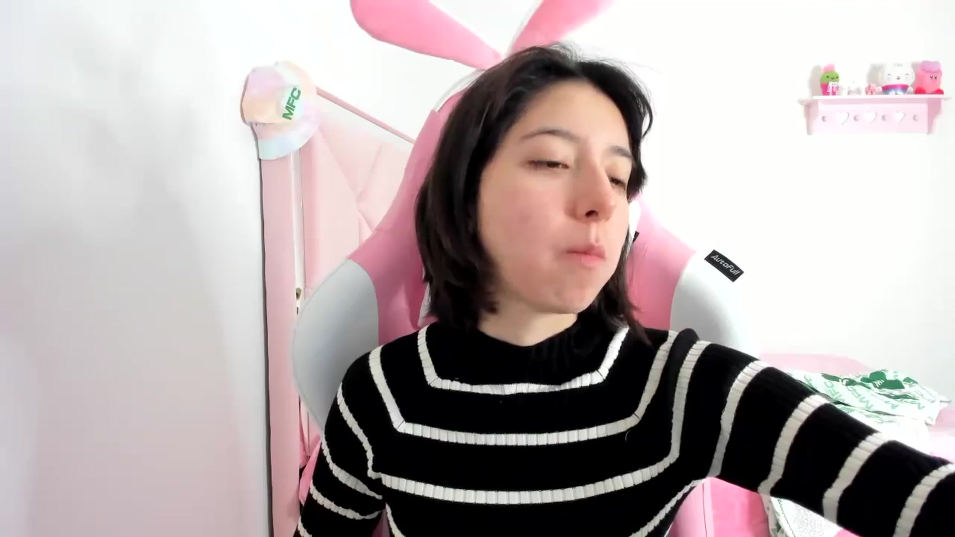 Gallery image thumbnail from Cherrycute666's myfreecams stream on, 01/03/2024, 07:52 image 9 of 20