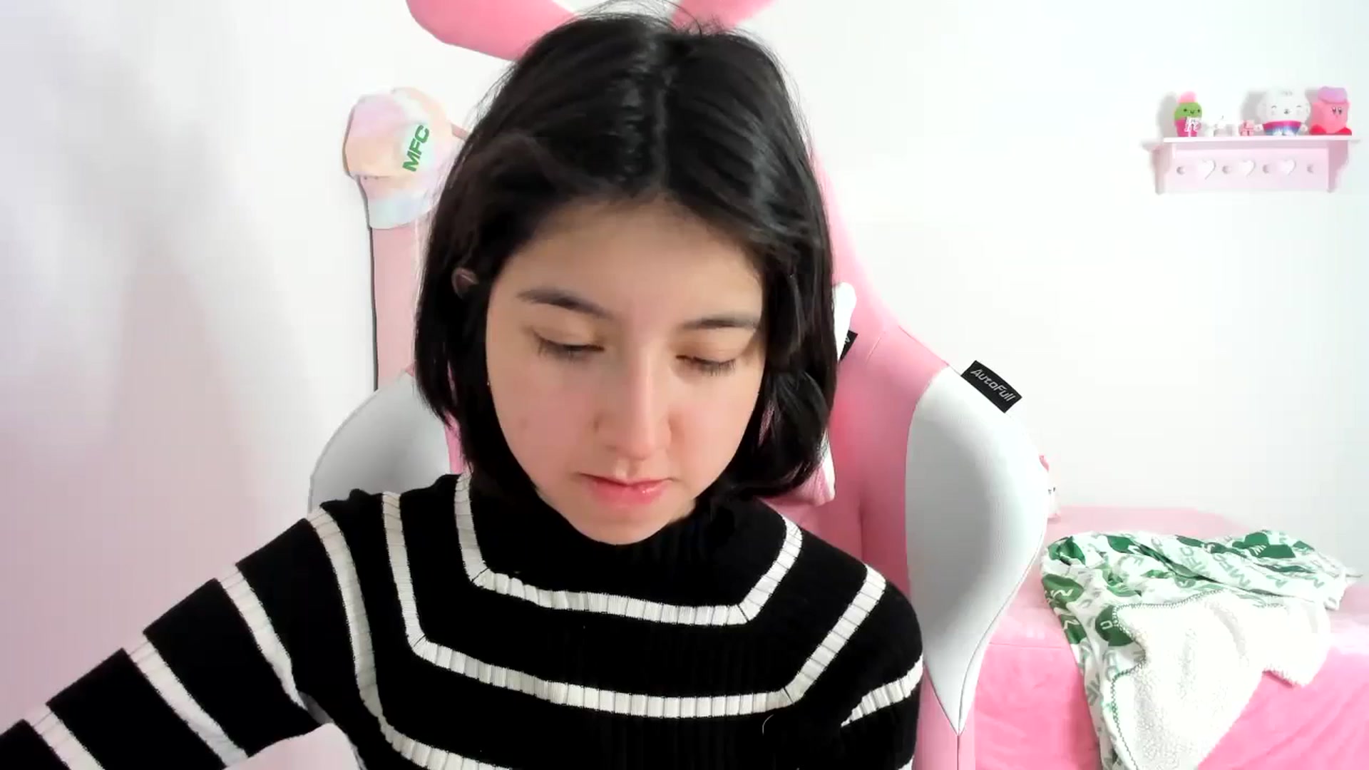 Gallery image thumbnail from Cherrycute666's myfreecams stream on, 01/03/2024, 07:52 image 10 of 20
