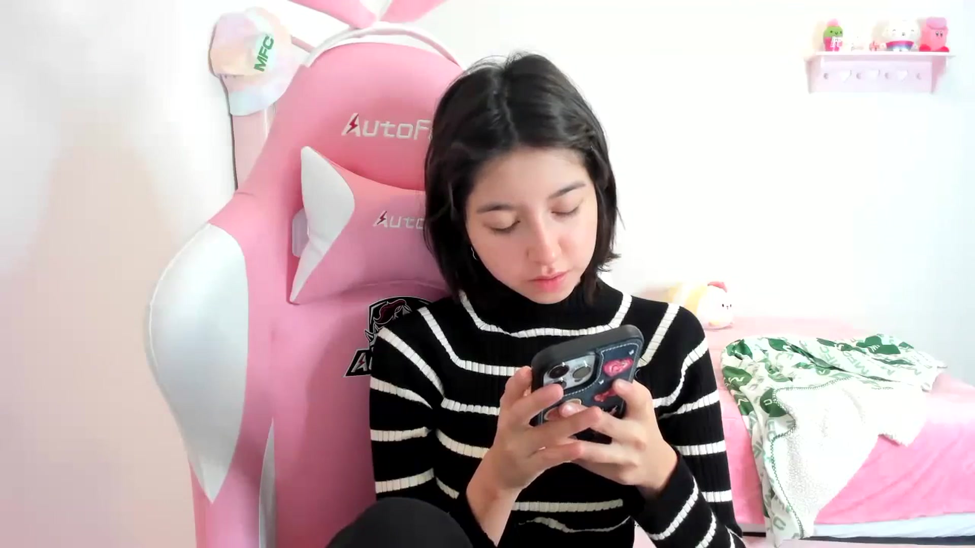 Gallery image thumbnail from Cherrycute666's myfreecams stream on, 01/03/2024, 07:52 image 2 of 20