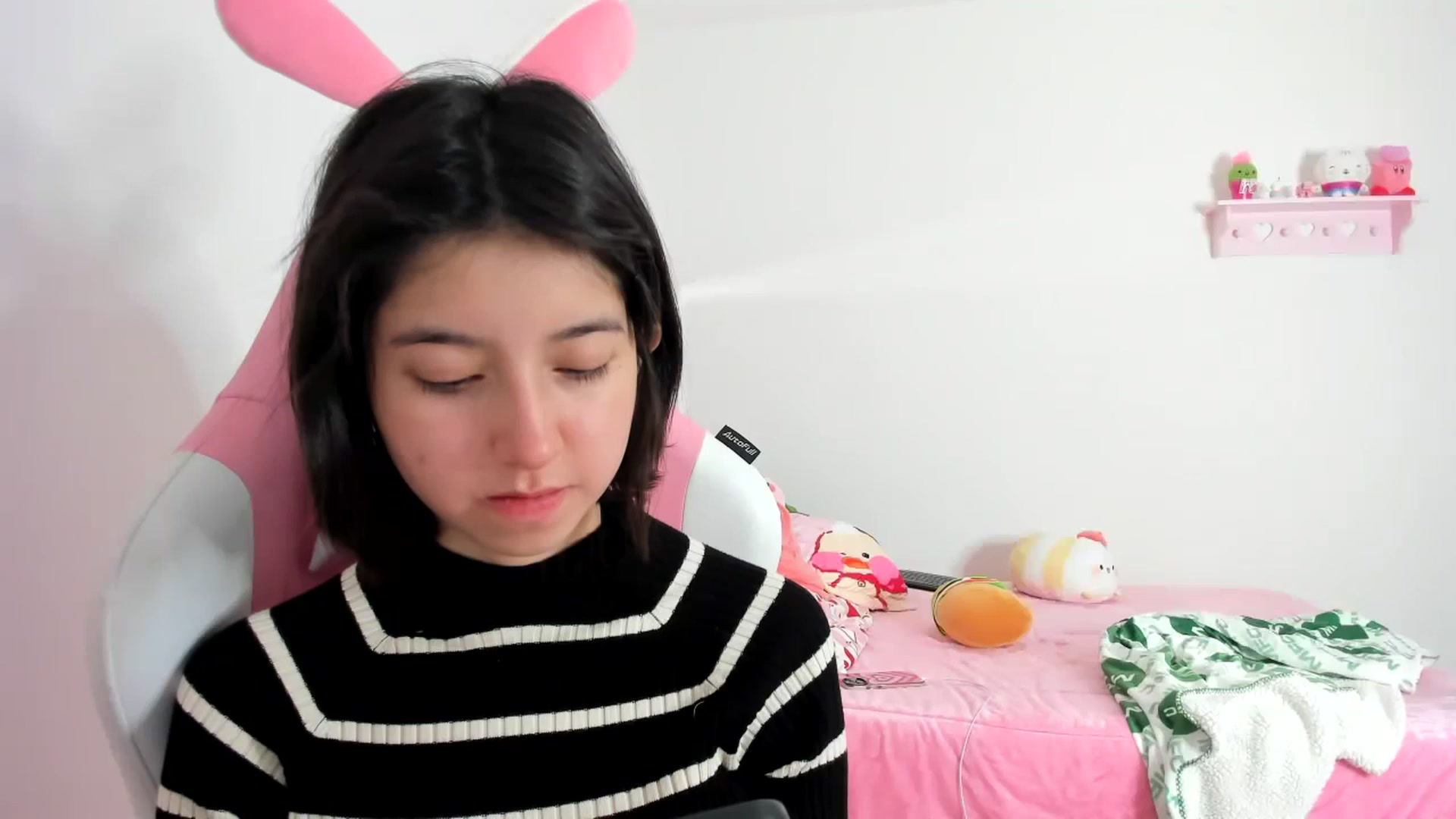 Gallery image thumbnail from Cherrycute666's myfreecams stream on, 01/03/2024, 07:52 image 6 of 20