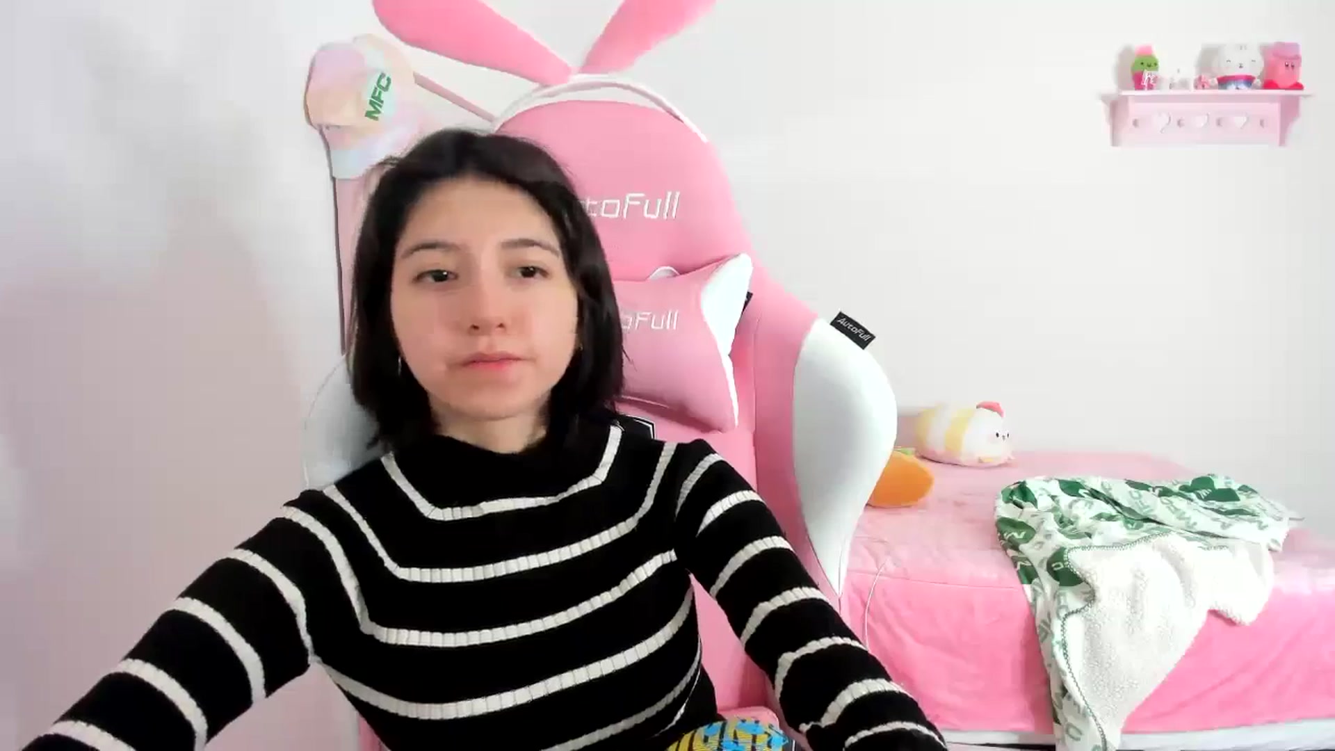 Gallery image thumbnail from Cherrycute666's myfreecams stream on, 01/03/2024, 07:52 image 14 of 20