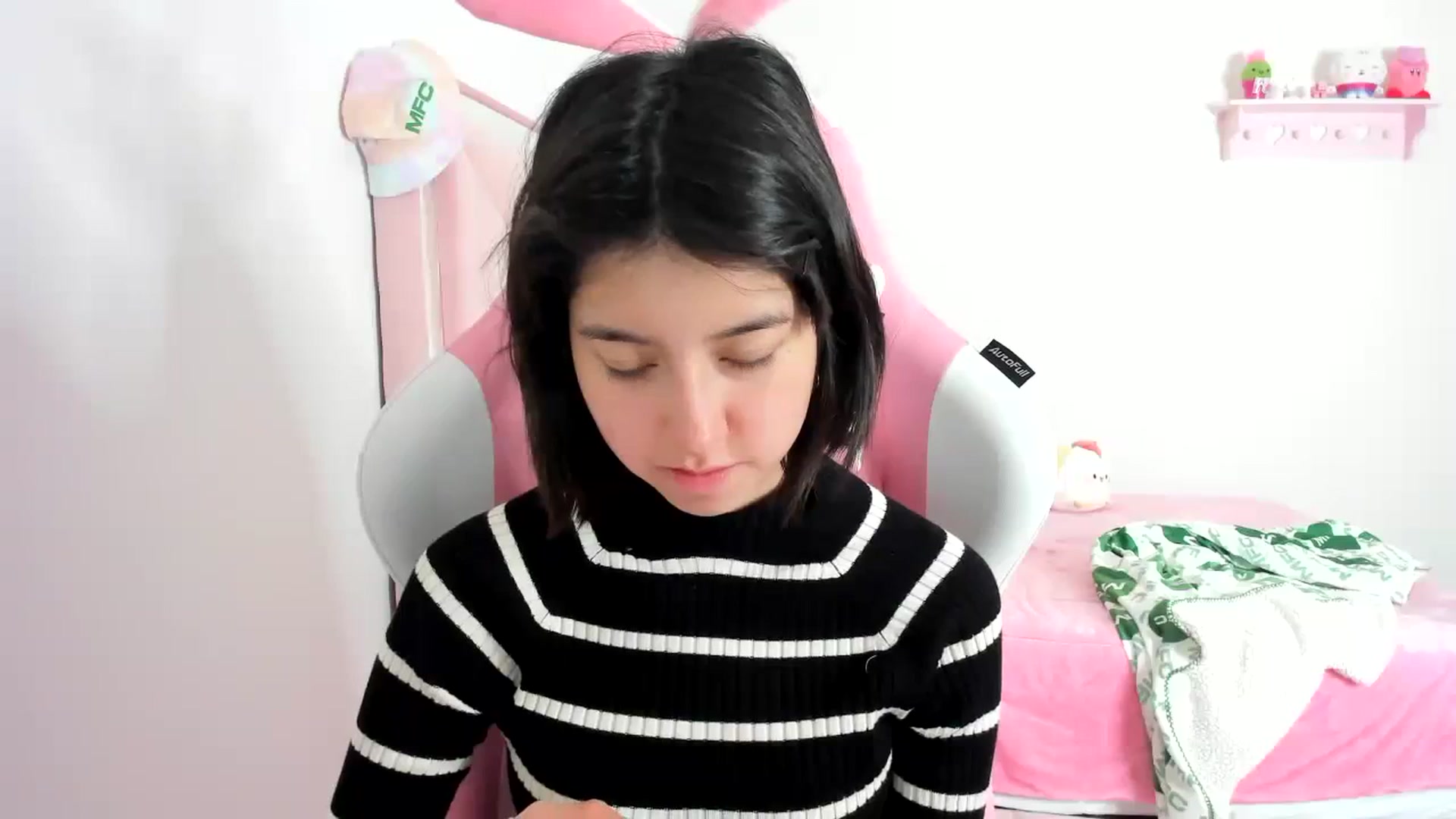 Gallery image thumbnail from Cherrycute666's myfreecams stream on, 01/03/2024, 07:52 image 12 of 20