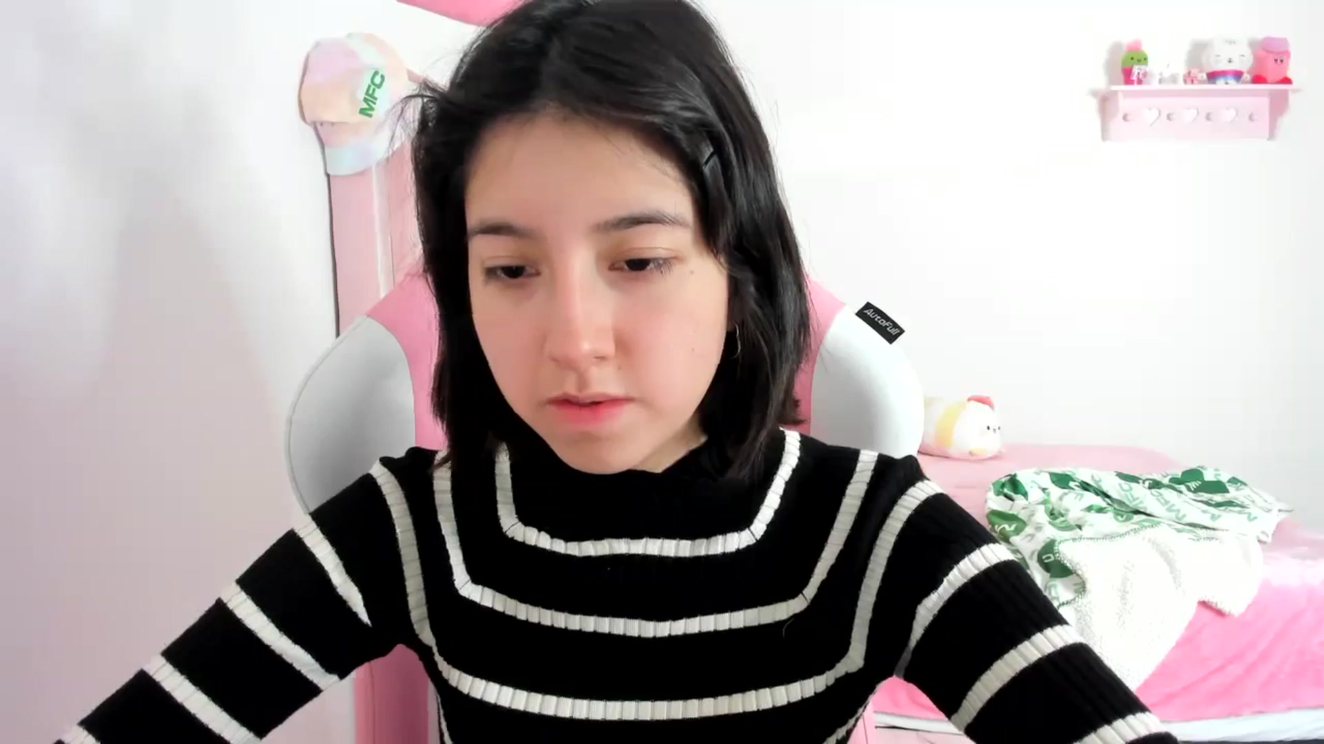 Gallery image thumbnail from Cherrycute666's myfreecams stream on, 01/03/2024, 07:52 image 16 of 20