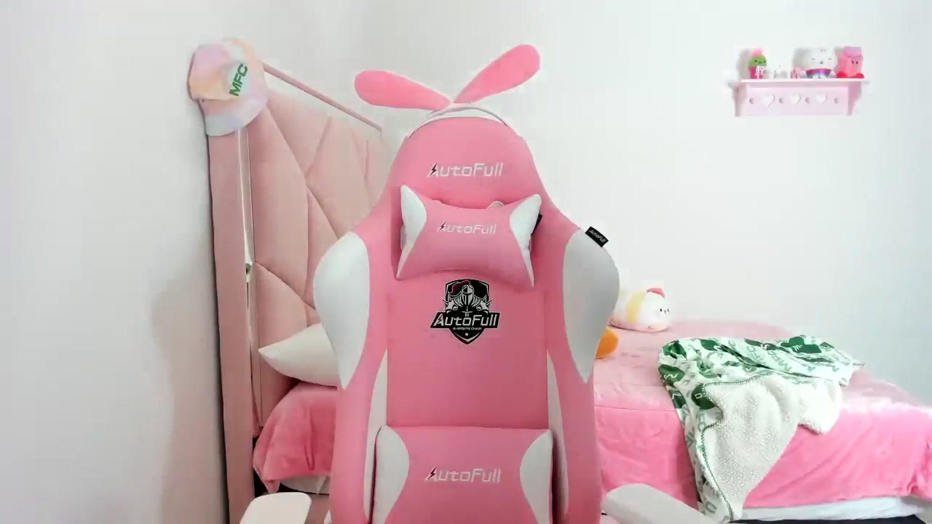 Gallery image thumbnail from Cherrycute666's myfreecams stream on, 01/03/2024, 08:16 image 4 of 20