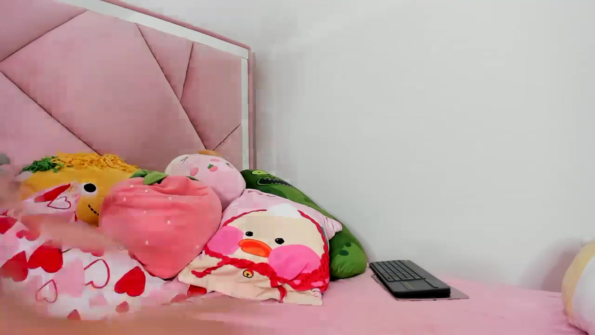 Gallery image thumbnail from Cherrycute666's myfreecams stream on, 01/03/2024, 08:50 image 8 of 20