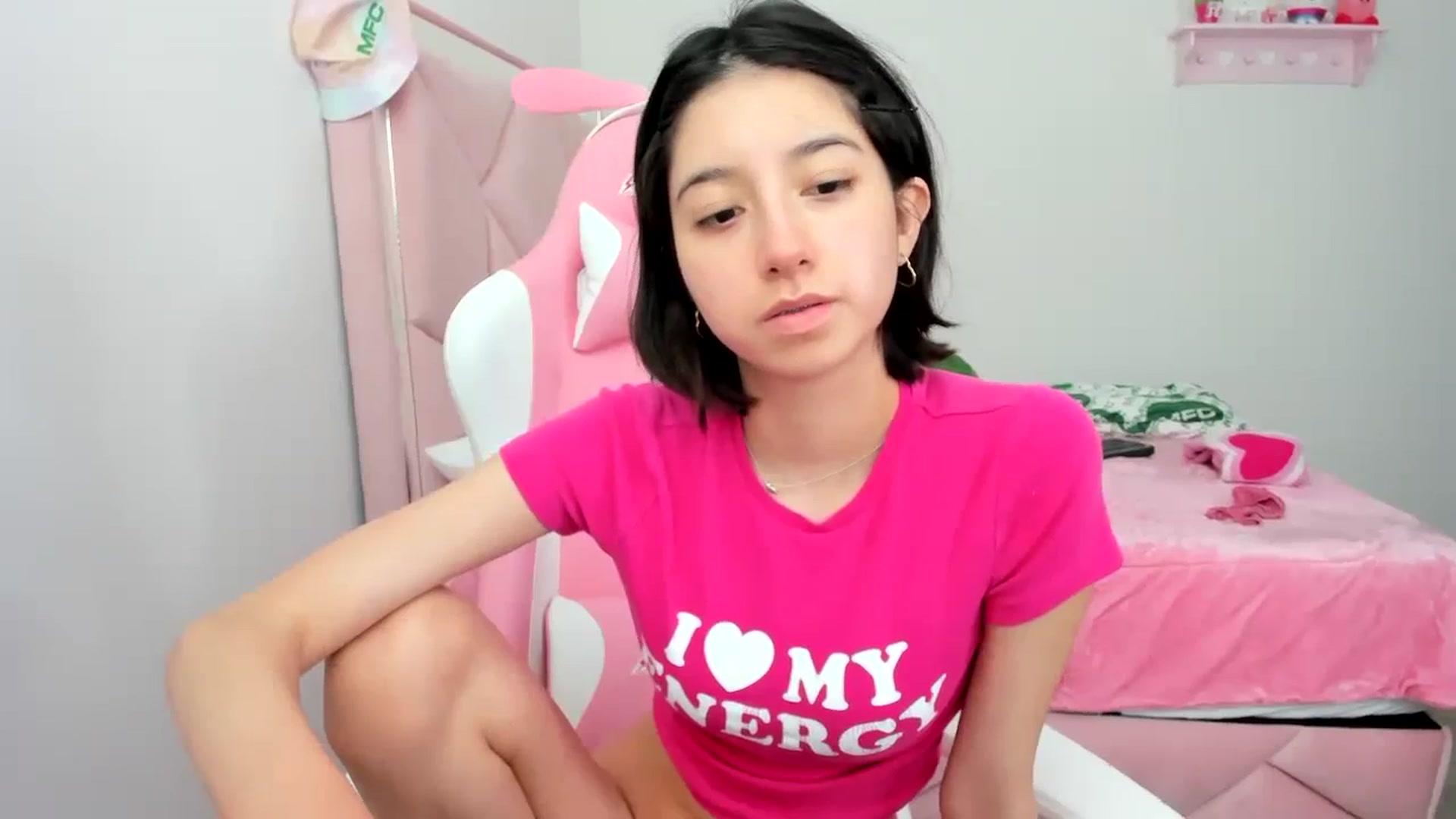 Gallery image thumbnail from Cherrycute666's myfreecams stream on, 01/03/2024, 22:49 image 16 of 20