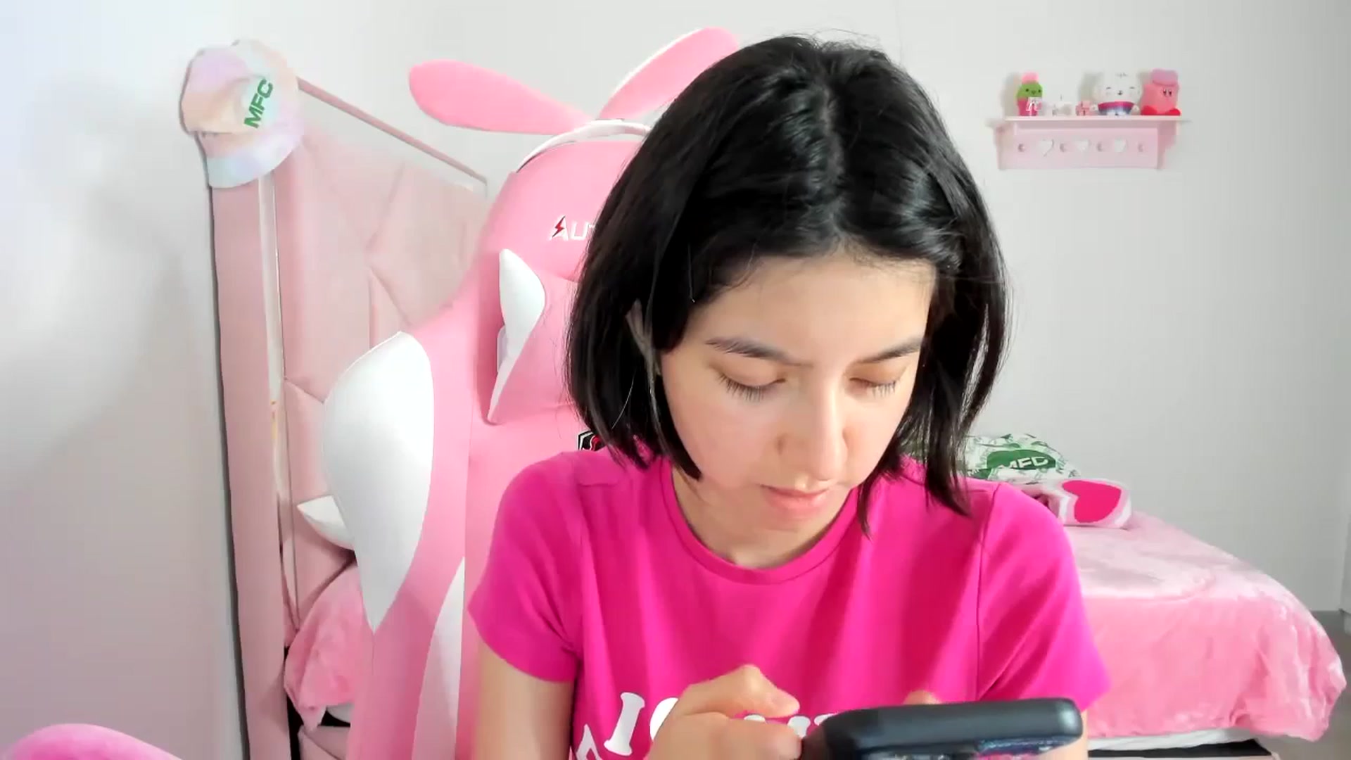 Gallery image thumbnail from Cherrycute666's myfreecams stream on, 01/04/2024, 24:46 image 19 of 20