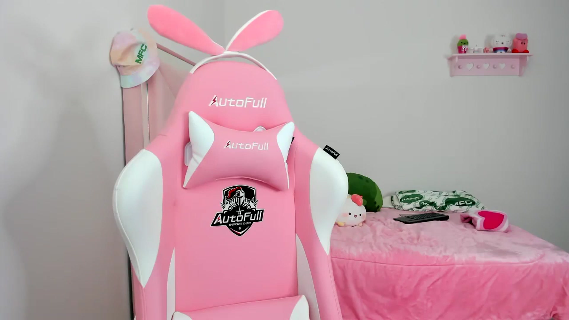 Gallery image thumbnail from Cherrycute666's myfreecams stream on, 01/04/2024, 24:46 image 4 of 20