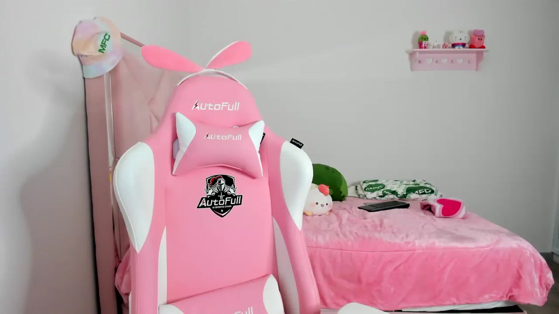 Gallery image thumbnail from Cherrycute666's myfreecams stream on, 01/04/2024, 24:46 image 15 of 20