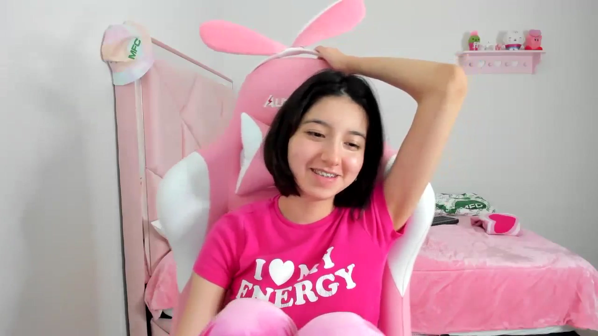 Gallery image thumbnail from Cherrycute666's myfreecams stream on, 01/04/2024, 24:46 image 12 of 20
