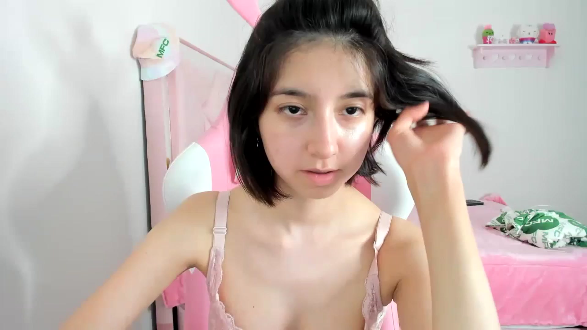 Gallery image thumbnail from Cherrycute666's myfreecams stream on, 01/07/2024, 01:56 image 16 of 20