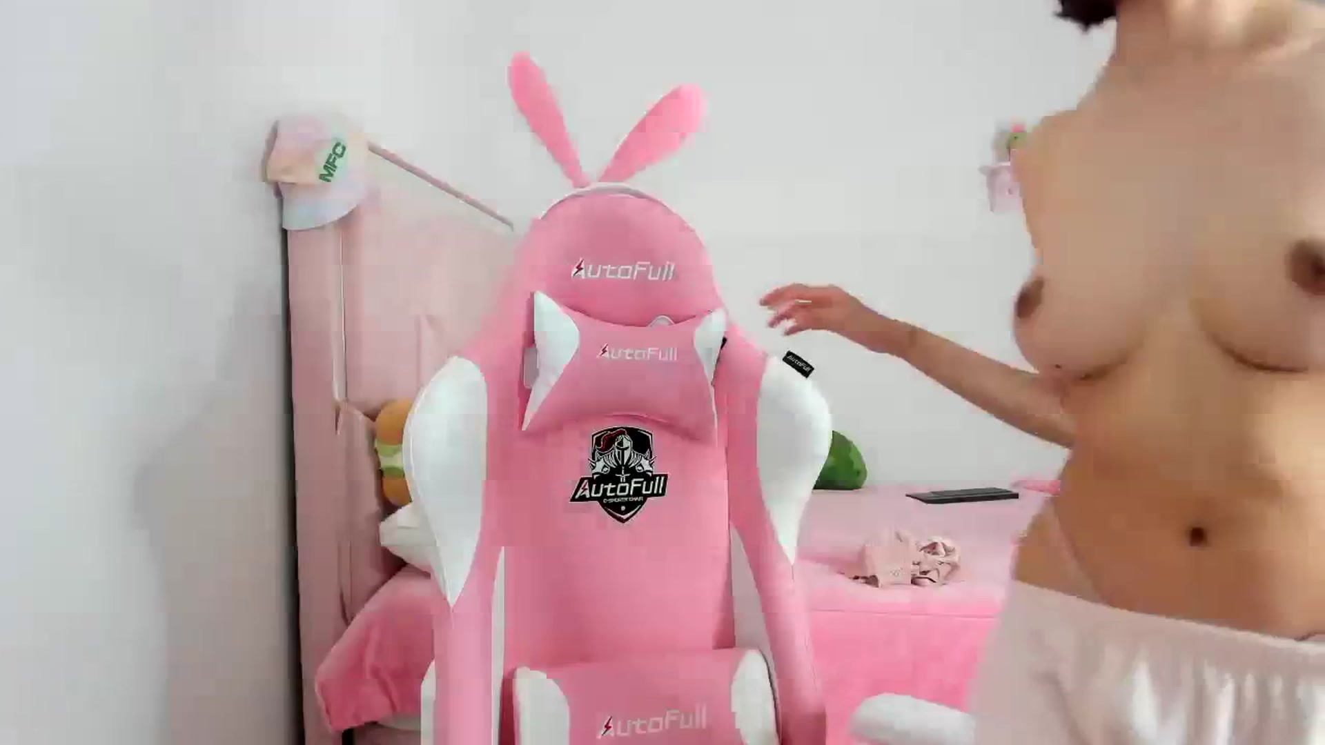 Gallery image thumbnail from Cherrycute666's myfreecams stream on, 01/07/2024, 01:56 image 2 of 20