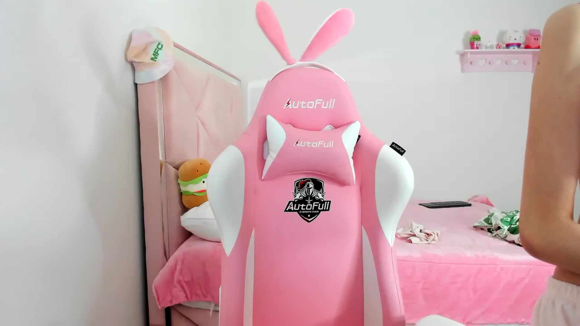 Gallery image thumbnail from Cherrycute666's myfreecams stream on, 01/07/2024, 02:52 image 6 of 20