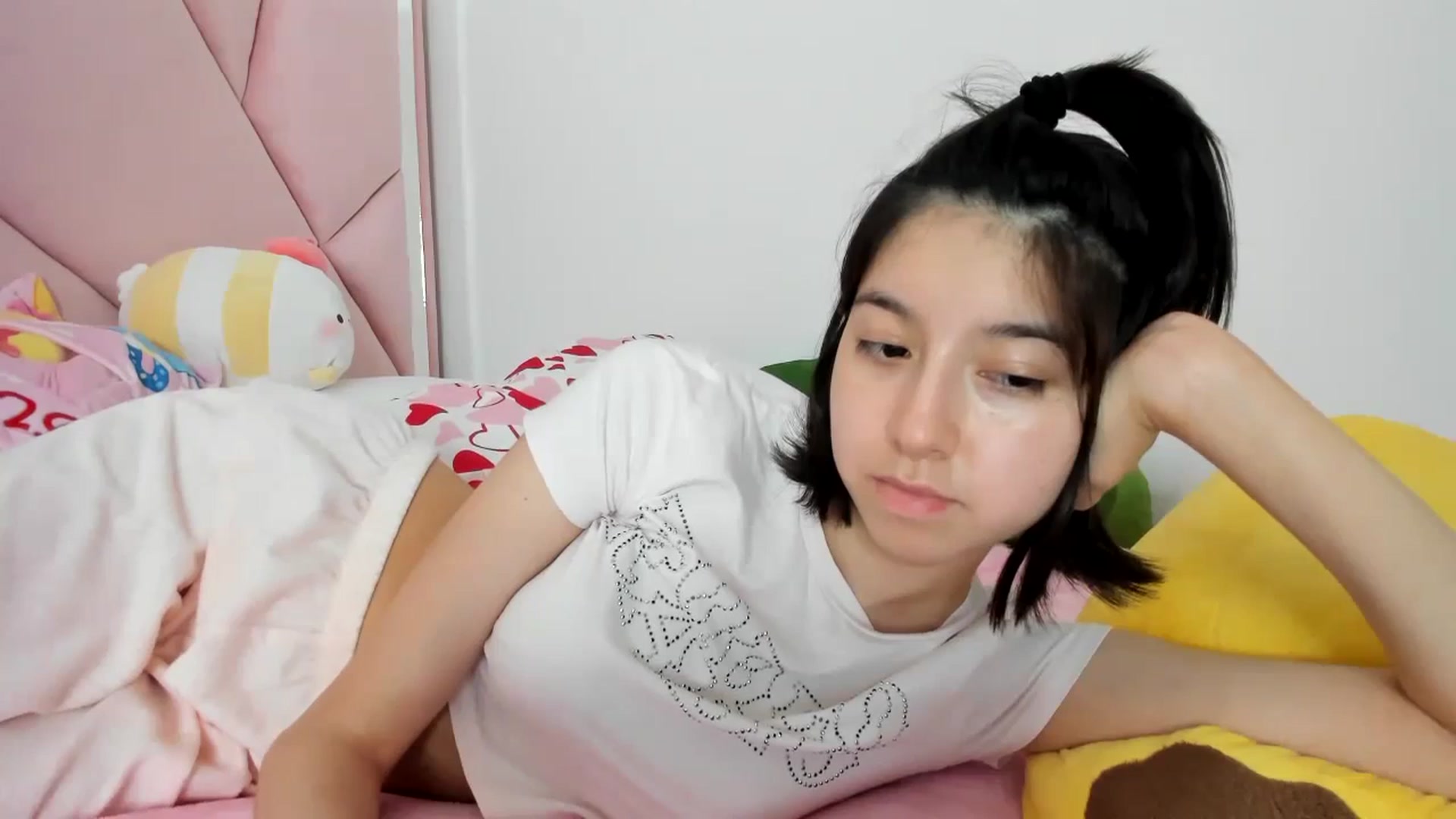 Gallery image thumbnail from Cherrycute666's myfreecams stream on, 01/07/2024, 08:44 image 14 of 20