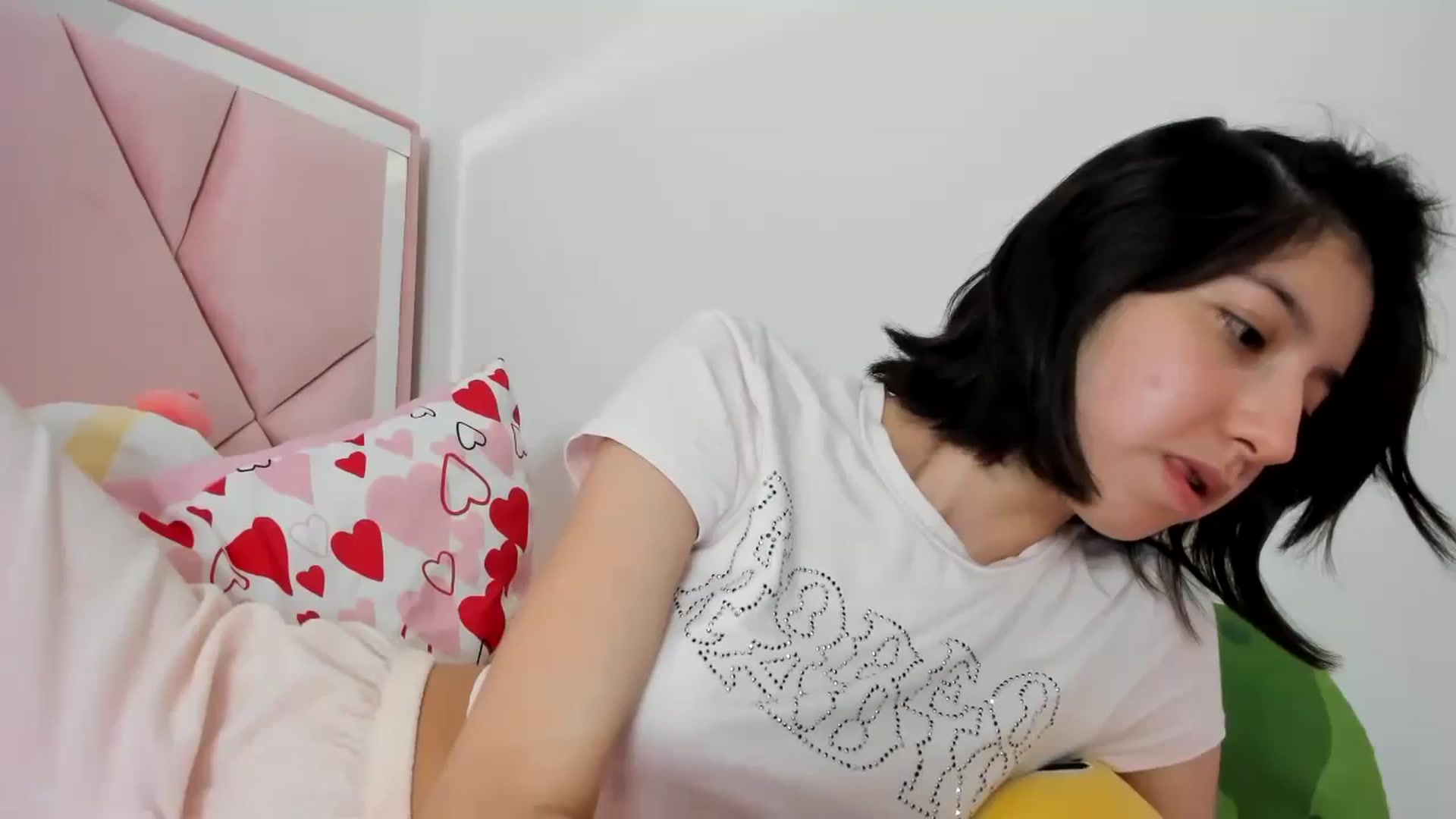 Gallery image thumbnail from Cherrycute666's myfreecams stream on, 01/07/2024, 08:44 image 1 of 20