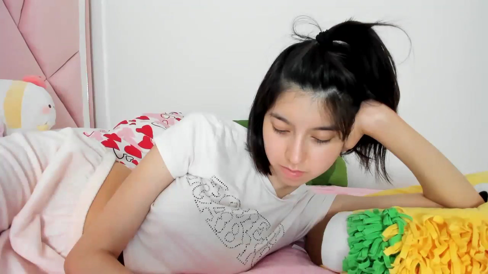 Gallery image thumbnail from Cherrycute666's myfreecams stream on, 01/07/2024, 08:44 image 17 of 20
