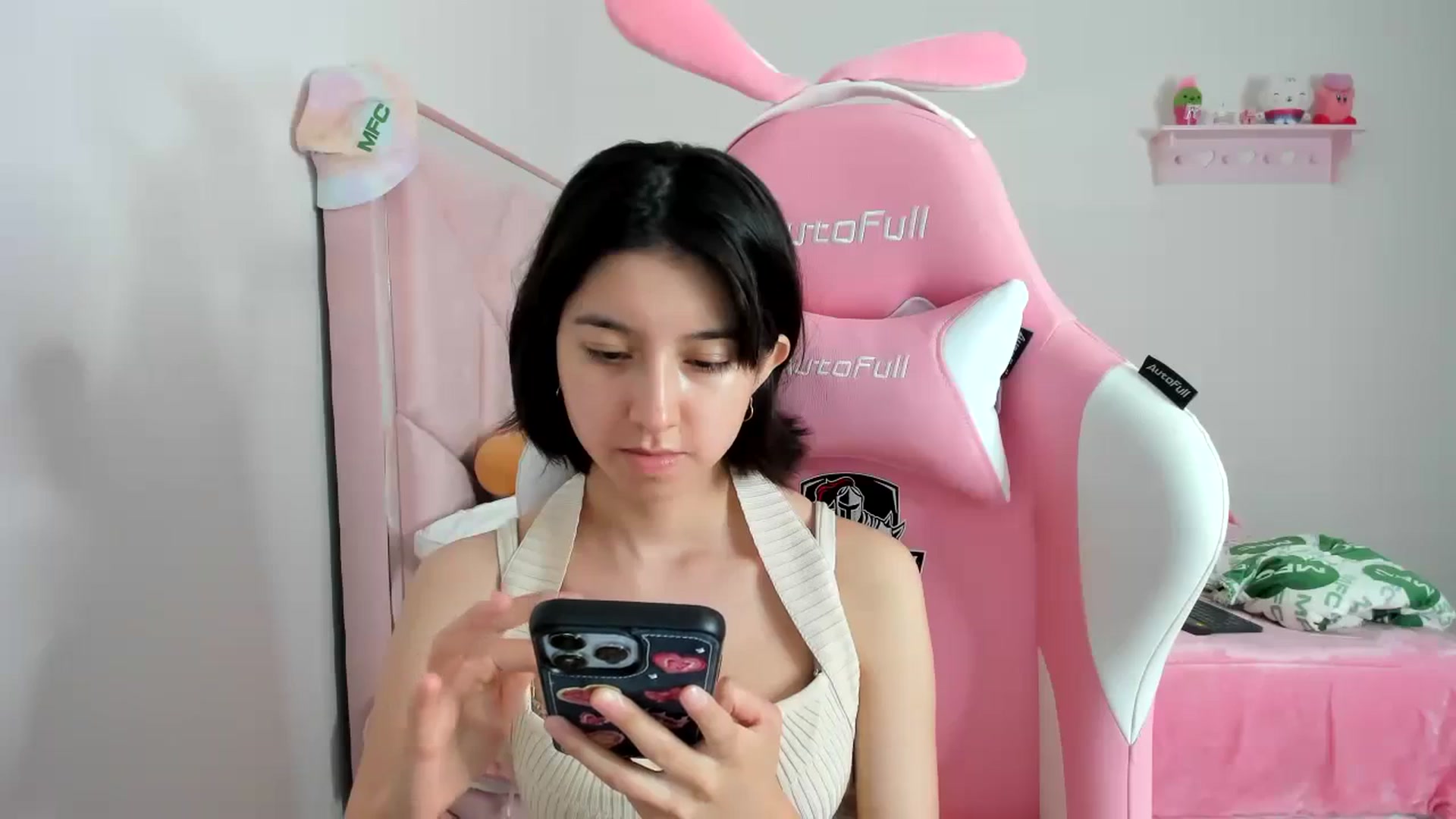 Gallery image thumbnail from Cherrycute666's myfreecams stream on, 01/07/2024, 11:45 image 15 of 20