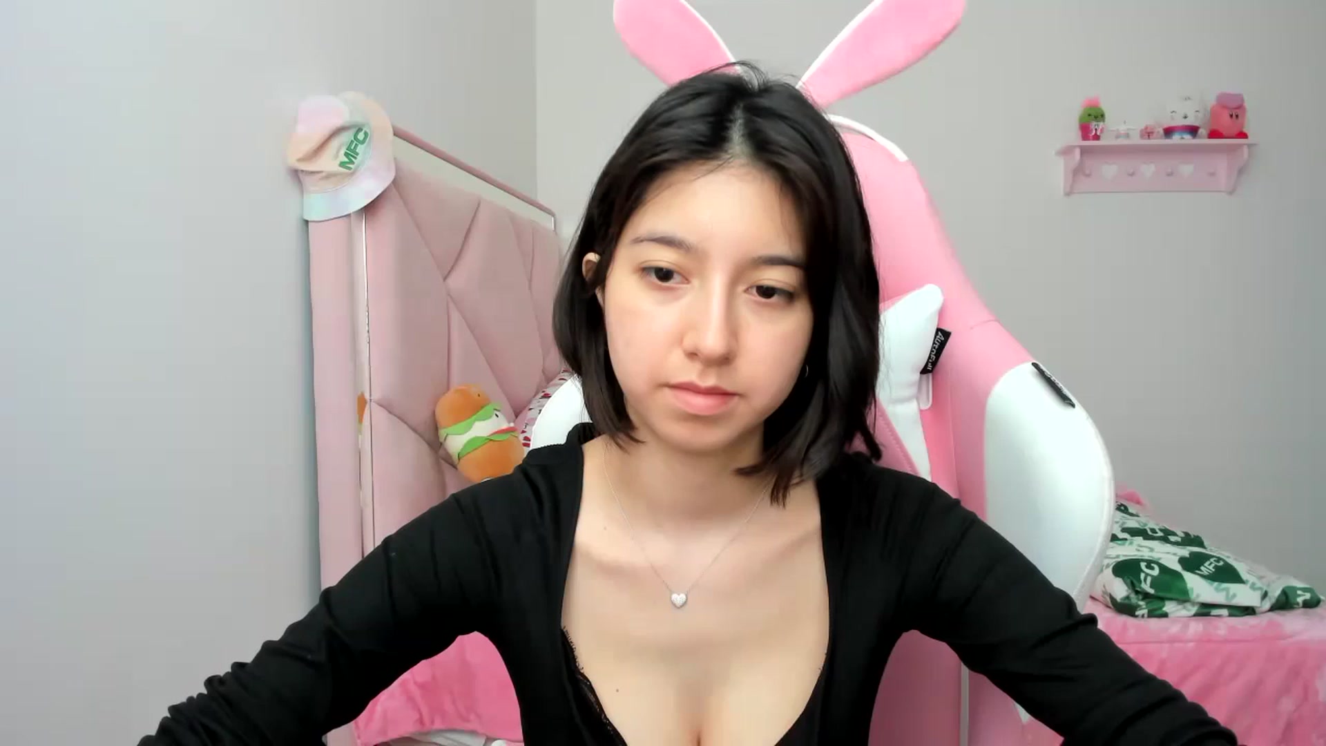 Gallery image thumbnail from Cherrycute666's myfreecams stream on, 01/08/2024, 21:02 image 3 of 20
