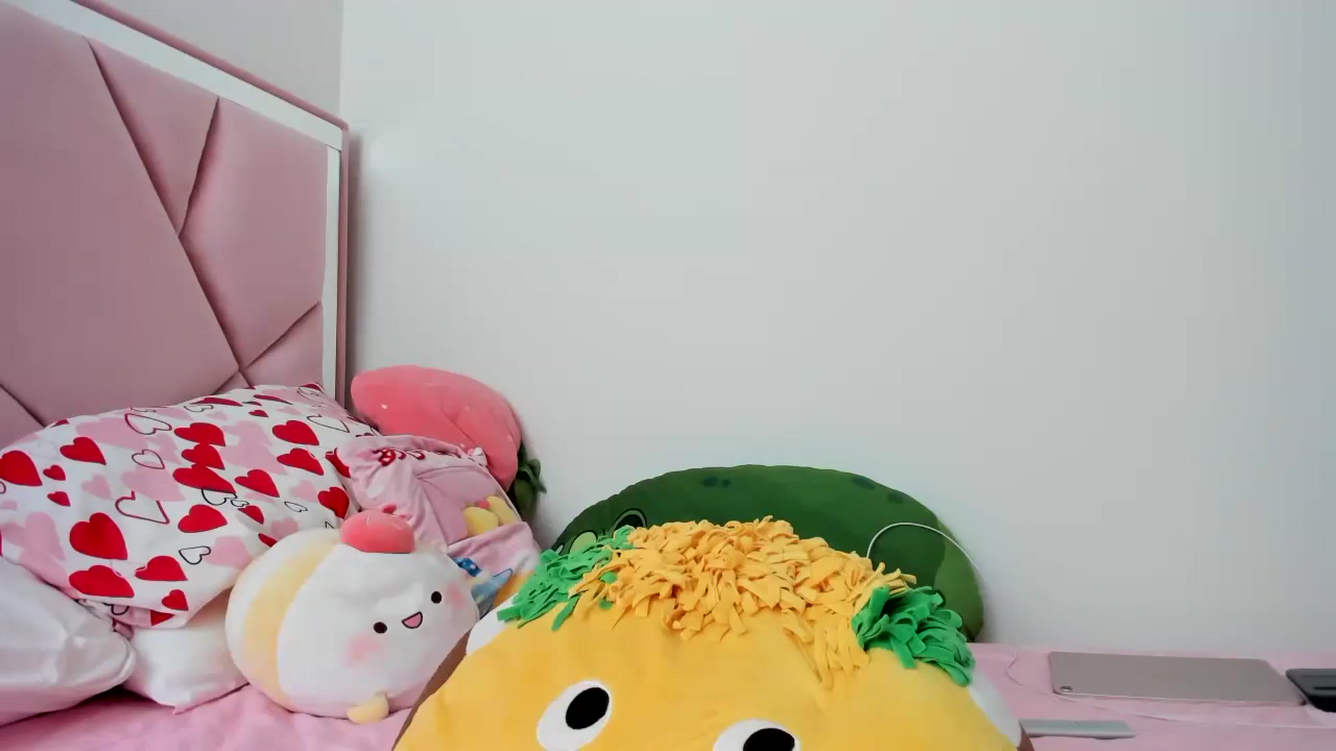 Gallery image thumbnail from Cherrycute666's myfreecams stream on, 01/08/2024, 21:02 image 10 of 20