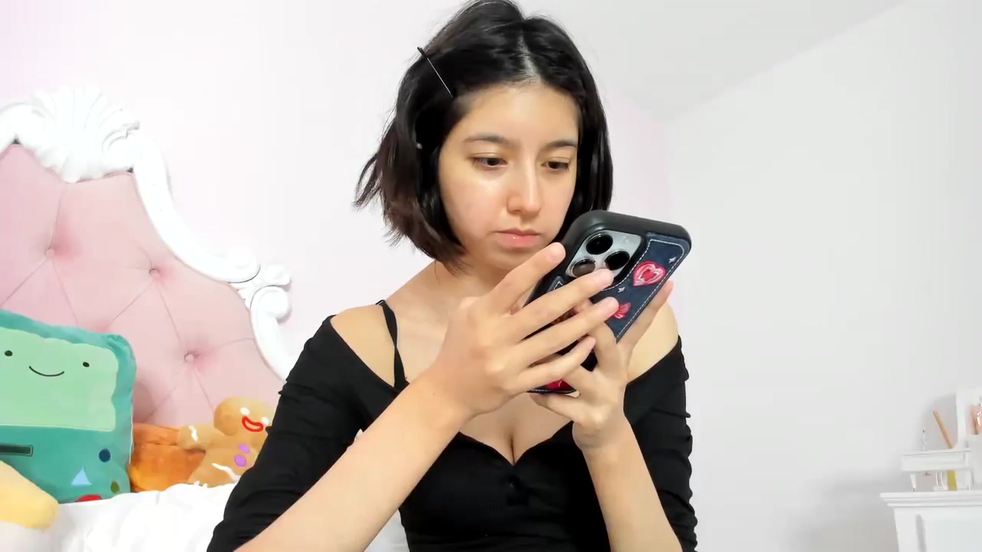 Gallery image thumbnail from Cherrycute666's myfreecams stream on, 01/09/2024, 04:21 image 15 of 20