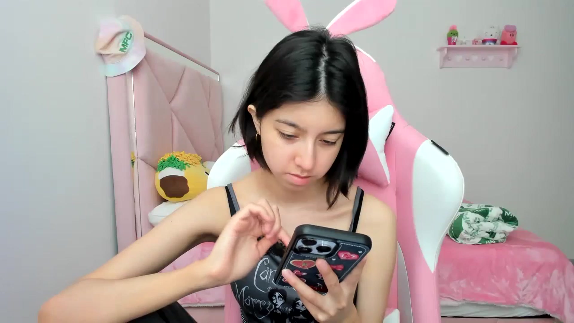 Gallery image thumbnail from Cherrycute666's myfreecams stream on, 01/09/2024, 21:22 image 4 of 20