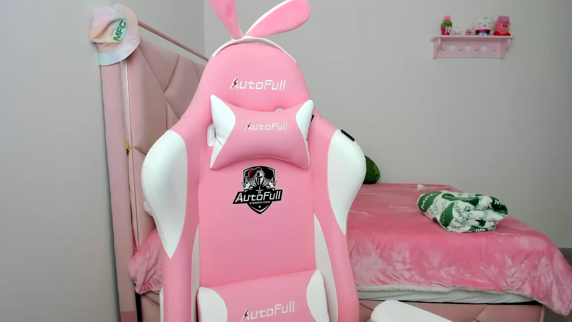 Gallery image thumbnail from Cherrycute666's myfreecams stream on, 01/09/2024, 21:22 image 14 of 20