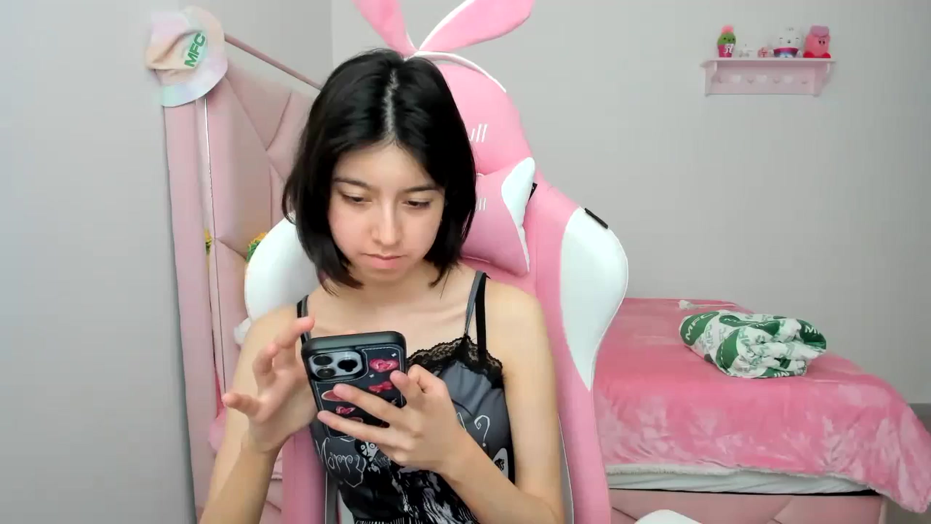 Gallery image thumbnail from Cherrycute666's myfreecams stream on, 01/09/2024, 21:22 image 12 of 20