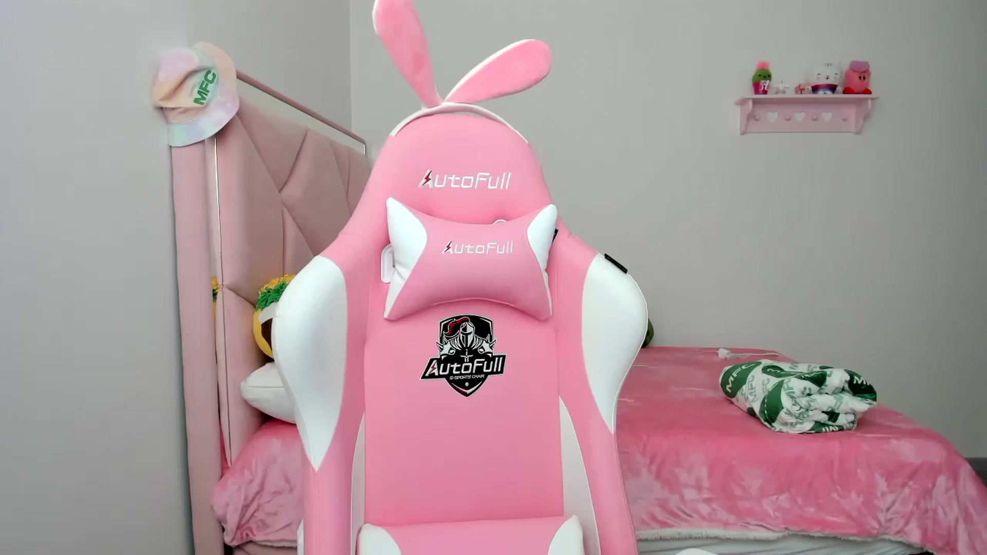 Gallery image thumbnail from Cherrycute666's myfreecams stream on, 01/09/2024, 21:22 image 8 of 20