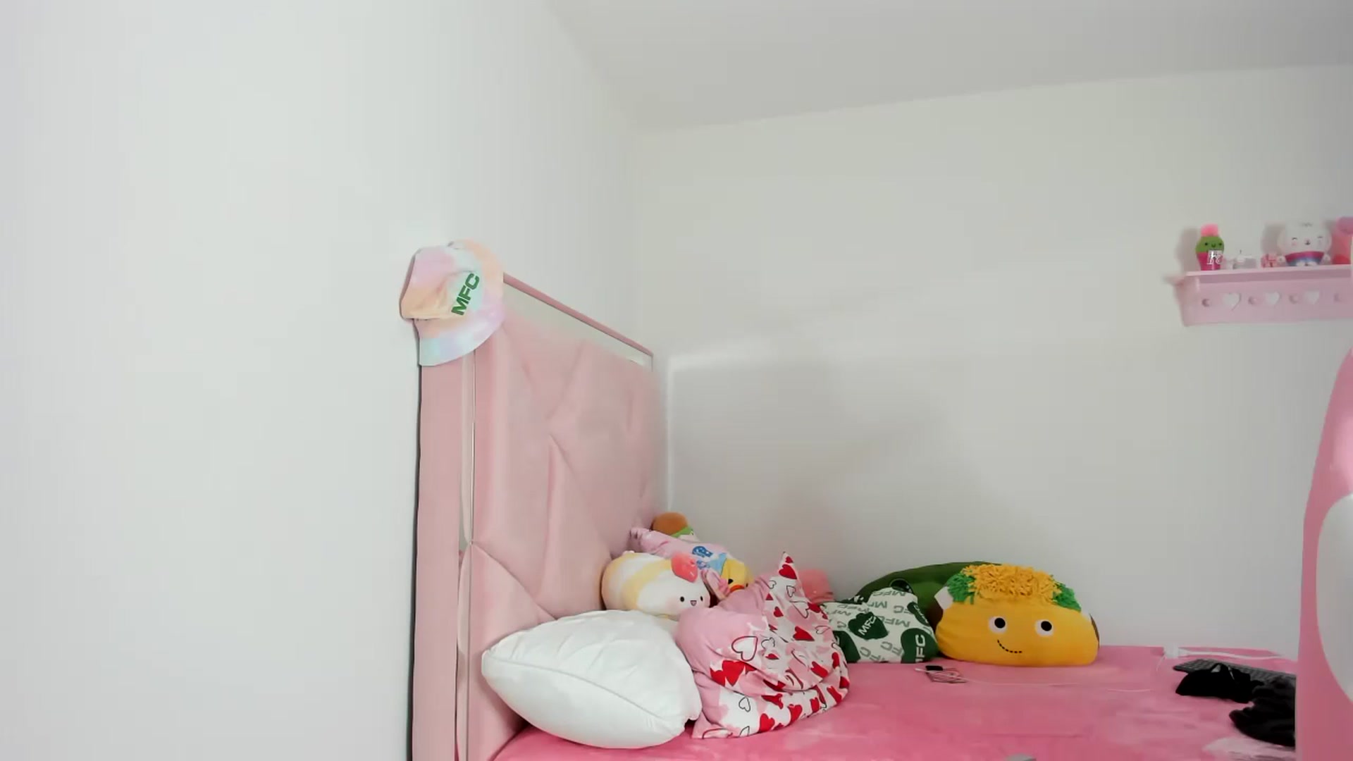 Gallery image thumbnail from Cherrycute666's myfreecams stream on, 01/10/2024, 02:48 image 20 of 20