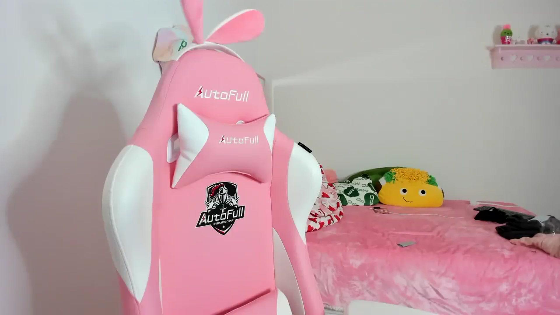 Gallery image thumbnail from Cherrycute666's myfreecams stream on, 01/10/2024, 02:48 image 11 of 20