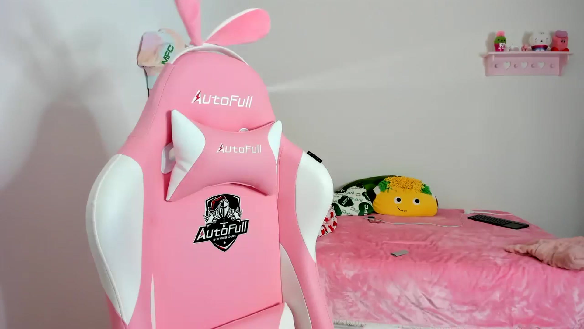 Gallery image thumbnail from Cherrycute666's myfreecams stream on, 01/10/2024, 02:48 image 4 of 20