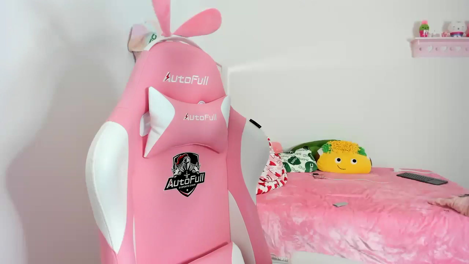 Gallery image thumbnail from Cherrycute666's myfreecams stream on, 01/10/2024, 02:48 image 9 of 20