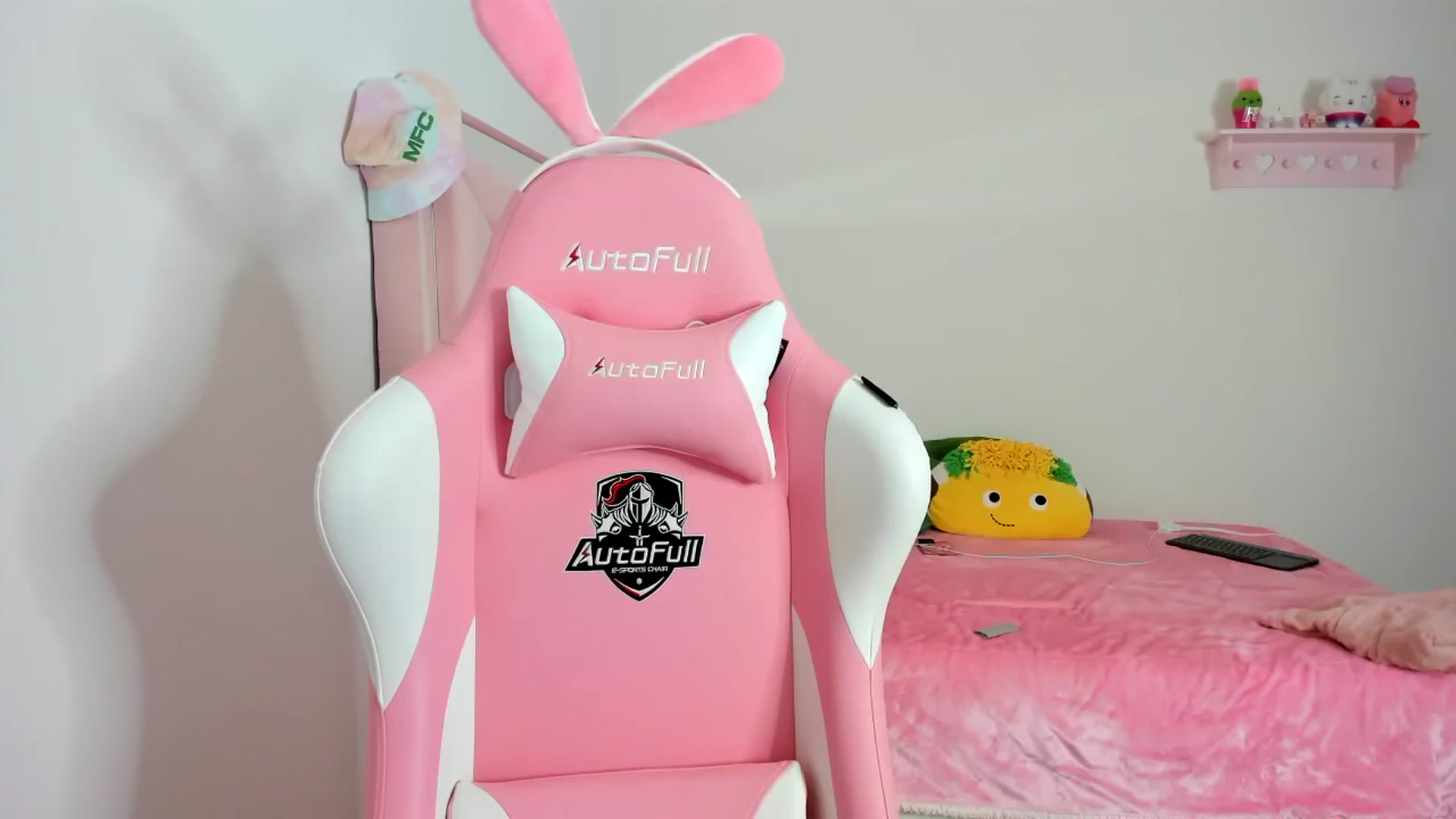 Gallery image thumbnail from Cherrycute666's myfreecams stream on, 01/10/2024, 02:48 image 3 of 20