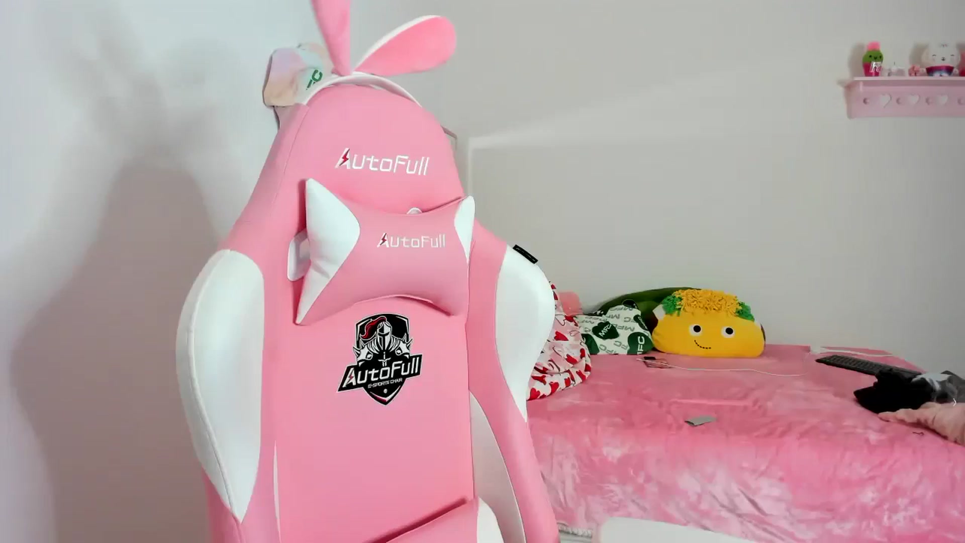 Gallery image thumbnail from Cherrycute666's myfreecams stream on, 01/10/2024, 02:48 image 10 of 20