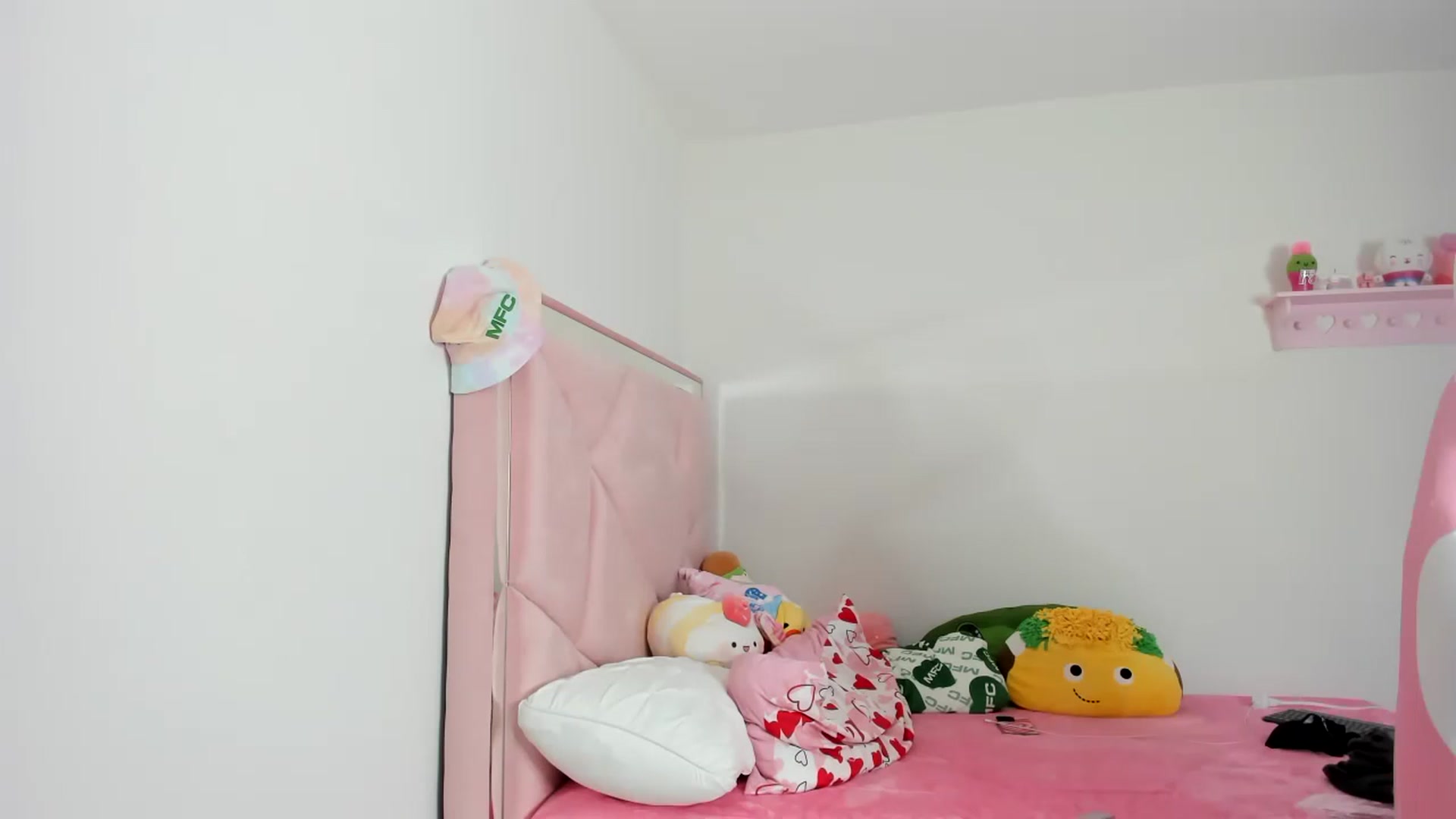 Gallery image thumbnail from Cherrycute666's myfreecams stream on, 01/10/2024, 02:48 image 19 of 20