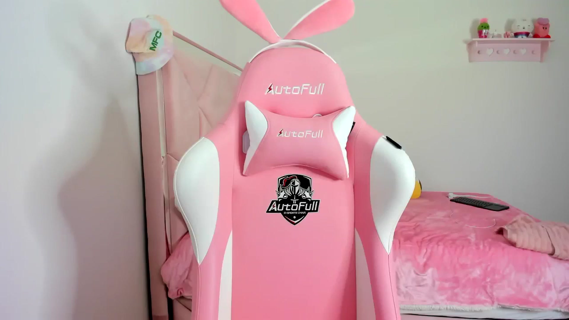 Gallery image thumbnail from Cherrycute666's myfreecams stream on, 01/10/2024, 07:57 image 12 of 20