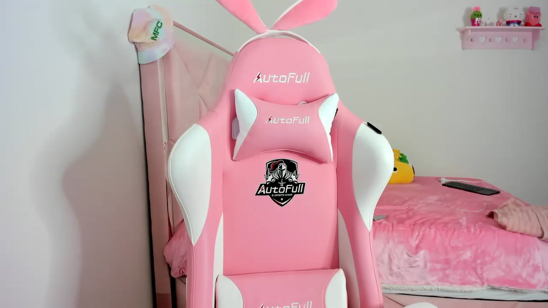 Gallery image thumbnail from Cherrycute666's myfreecams stream on, 01/10/2024, 07:57 image 19 of 20