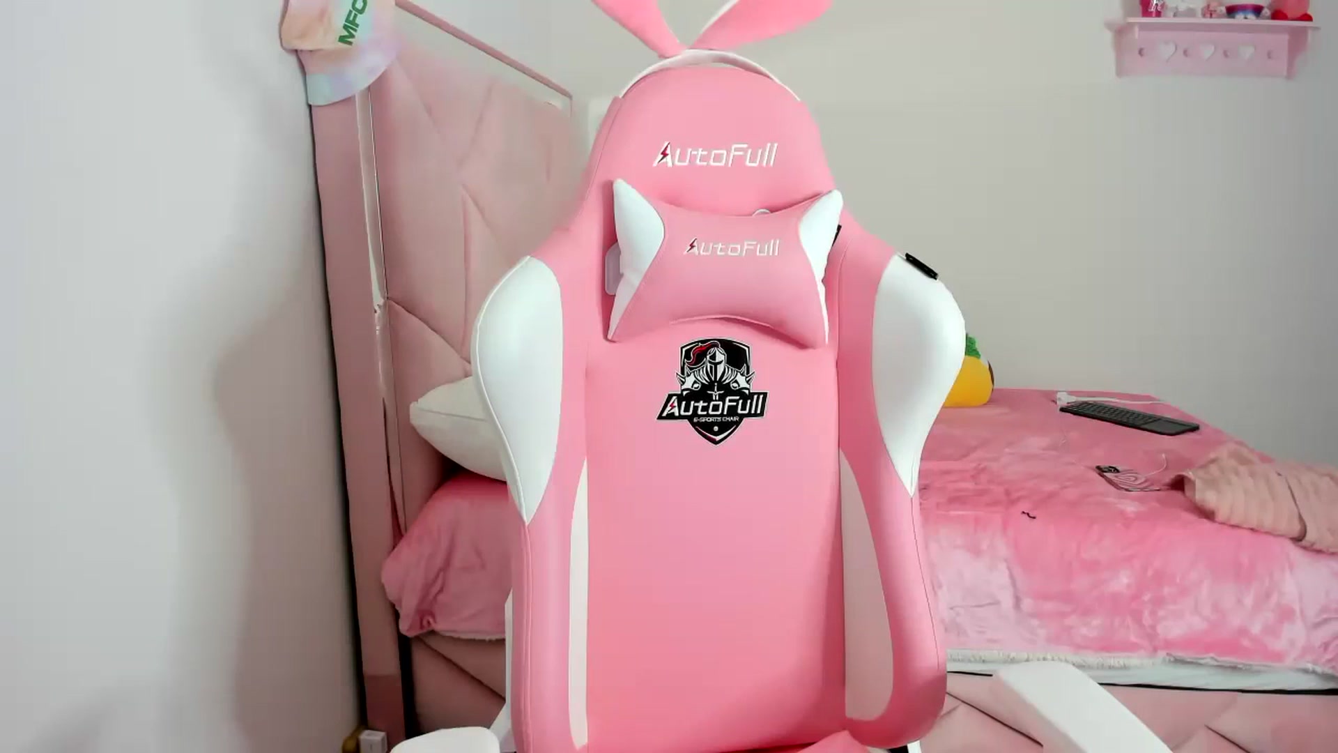 Gallery image thumbnail from Cherrycute666's myfreecams stream on, 01/10/2024, 07:57 image 8 of 20