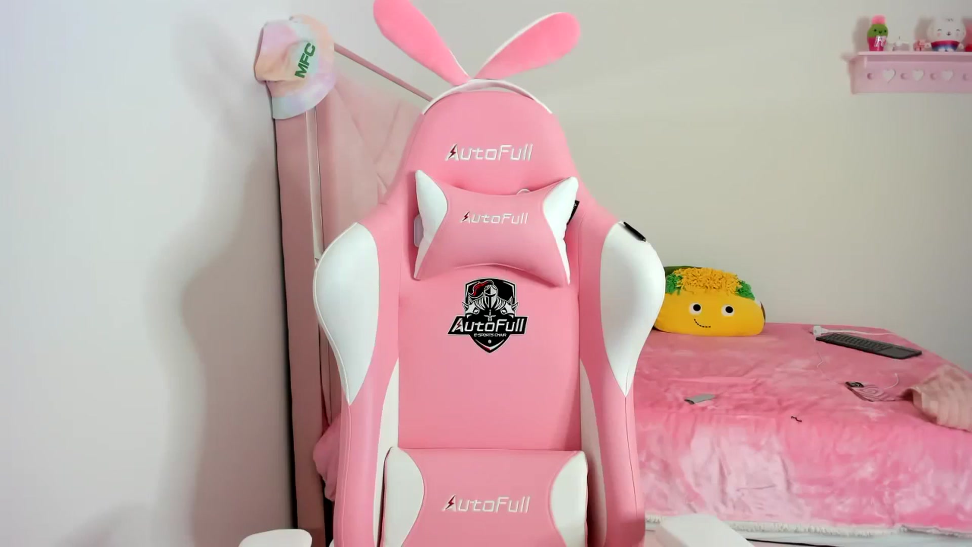 Gallery image thumbnail from Cherrycute666's myfreecams stream on, 01/10/2024, 07:57 image 5 of 20