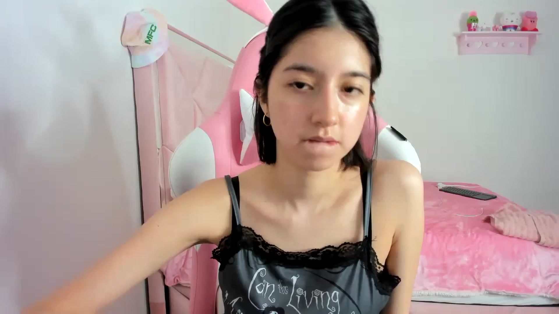 Gallery image thumbnail from Cherrycute666's myfreecams stream on, 01/10/2024, 07:57 image 15 of 20