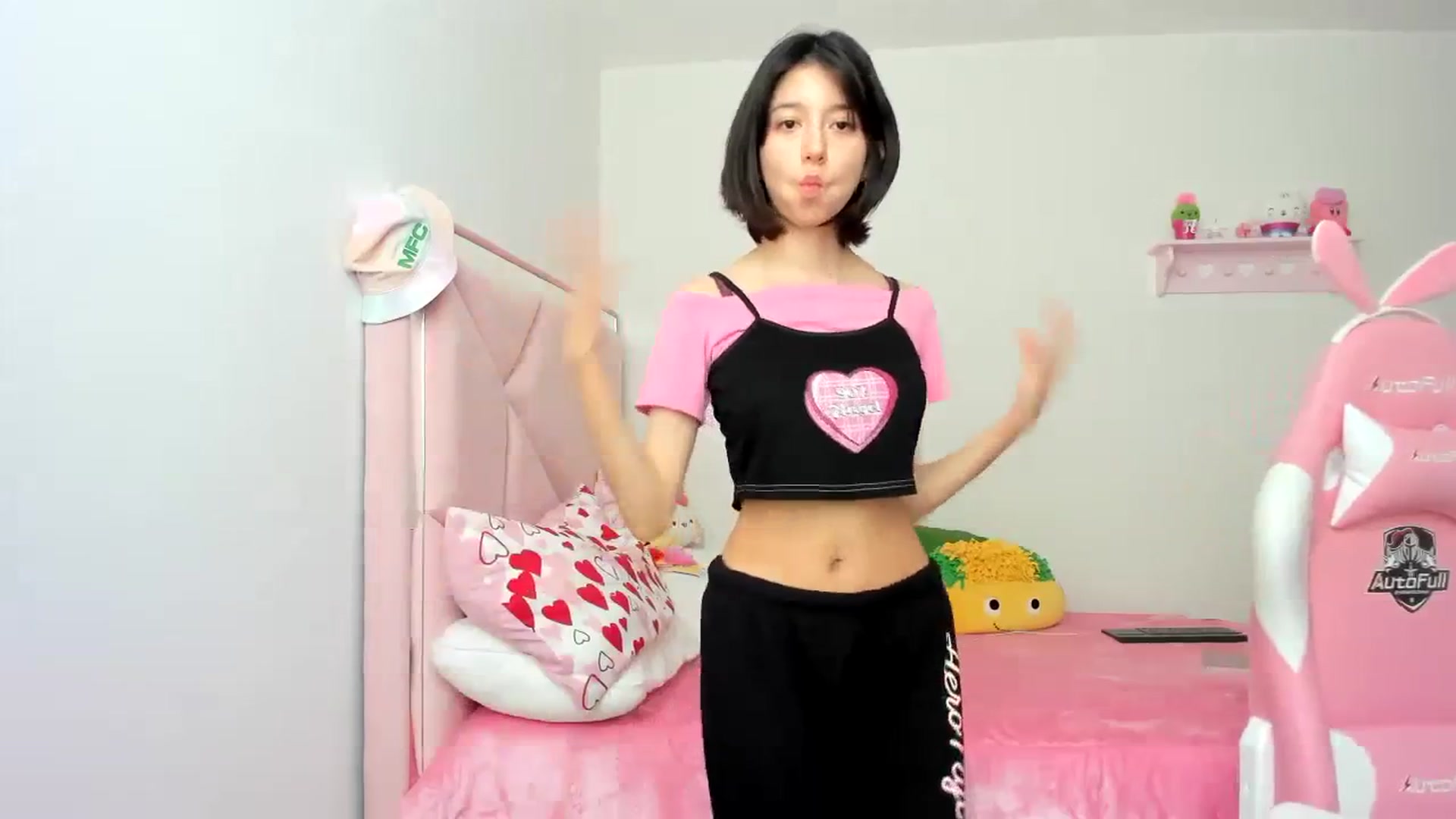 Gallery image thumbnail from Cherrycute666's myfreecams stream on, 01/10/2024, 20:32 image 9 of 20