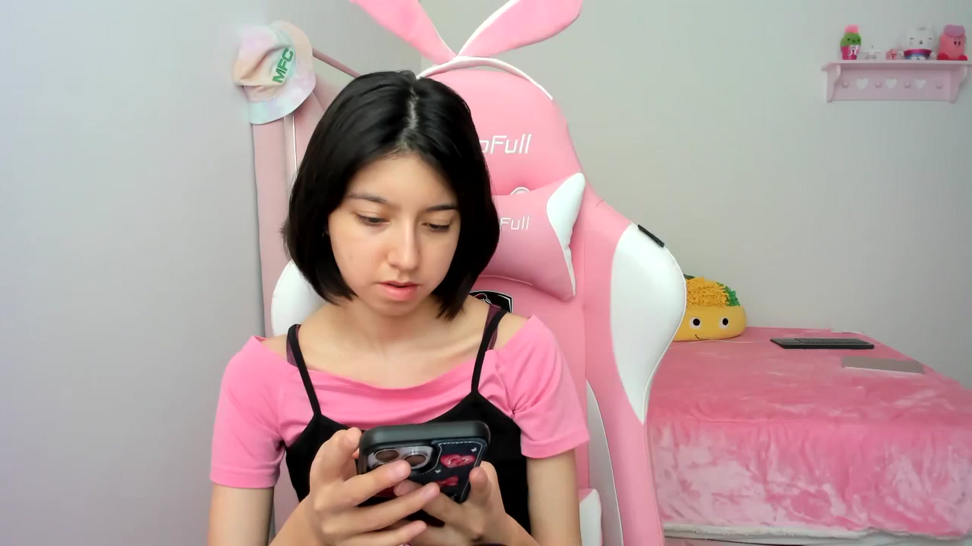 Gallery image thumbnail from Cherrycute666's myfreecams stream on, 01/10/2024, 20:32 image 8 of 20