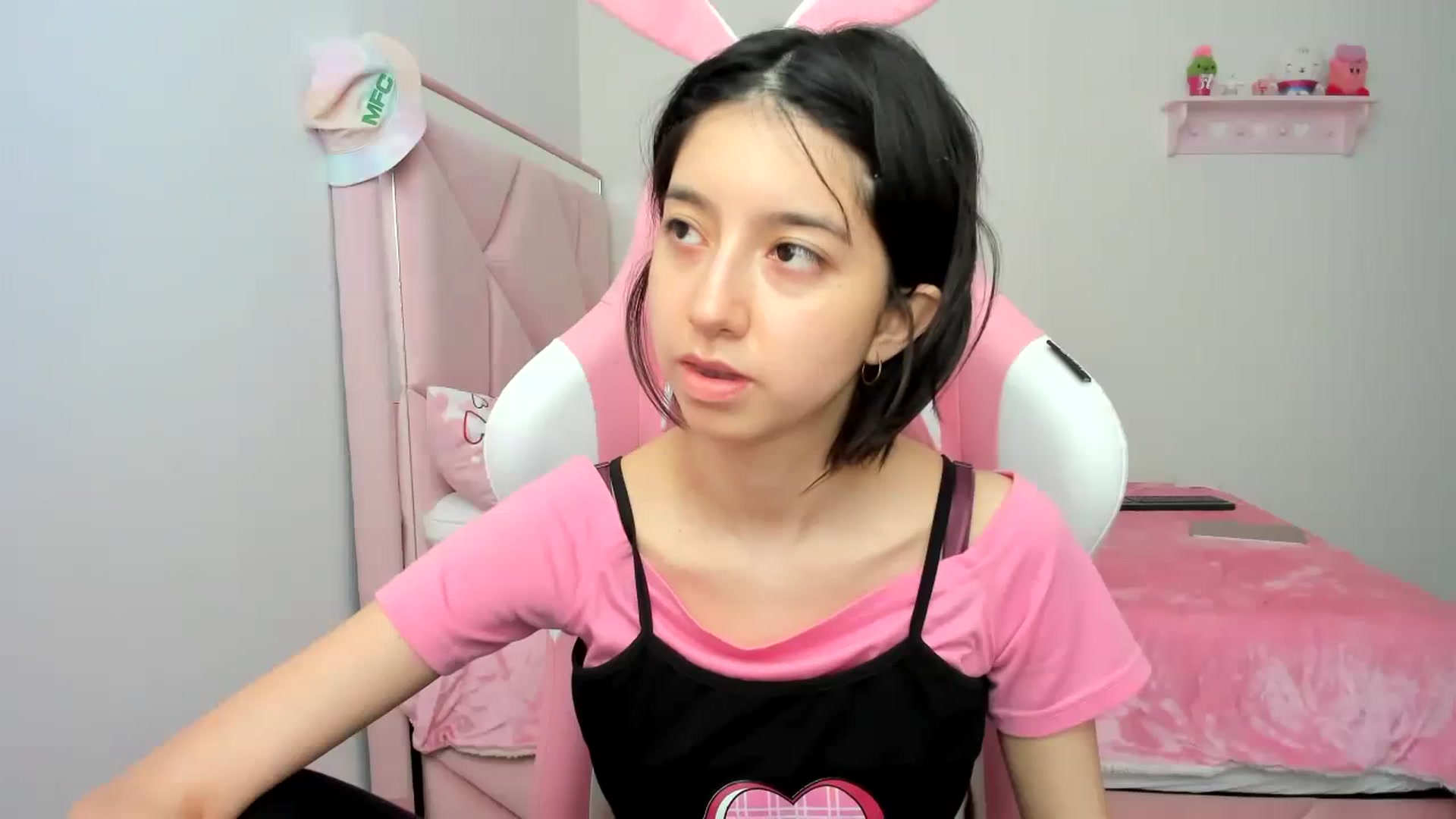 Gallery image thumbnail from Cherrycute666's myfreecams stream on, 01/10/2024, 20:32 image 15 of 20