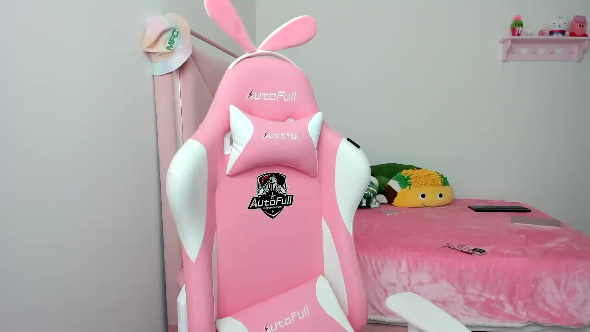 Gallery image thumbnail from Cherrycute666's myfreecams stream on, 01/10/2024, 20:32 image 2 of 20