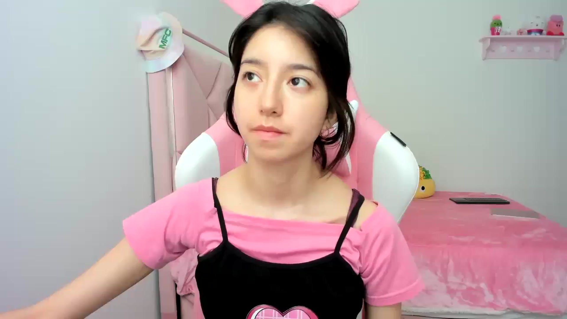 Gallery image thumbnail from Cherrycute666's myfreecams stream on, 01/10/2024, 20:32 image 5 of 20