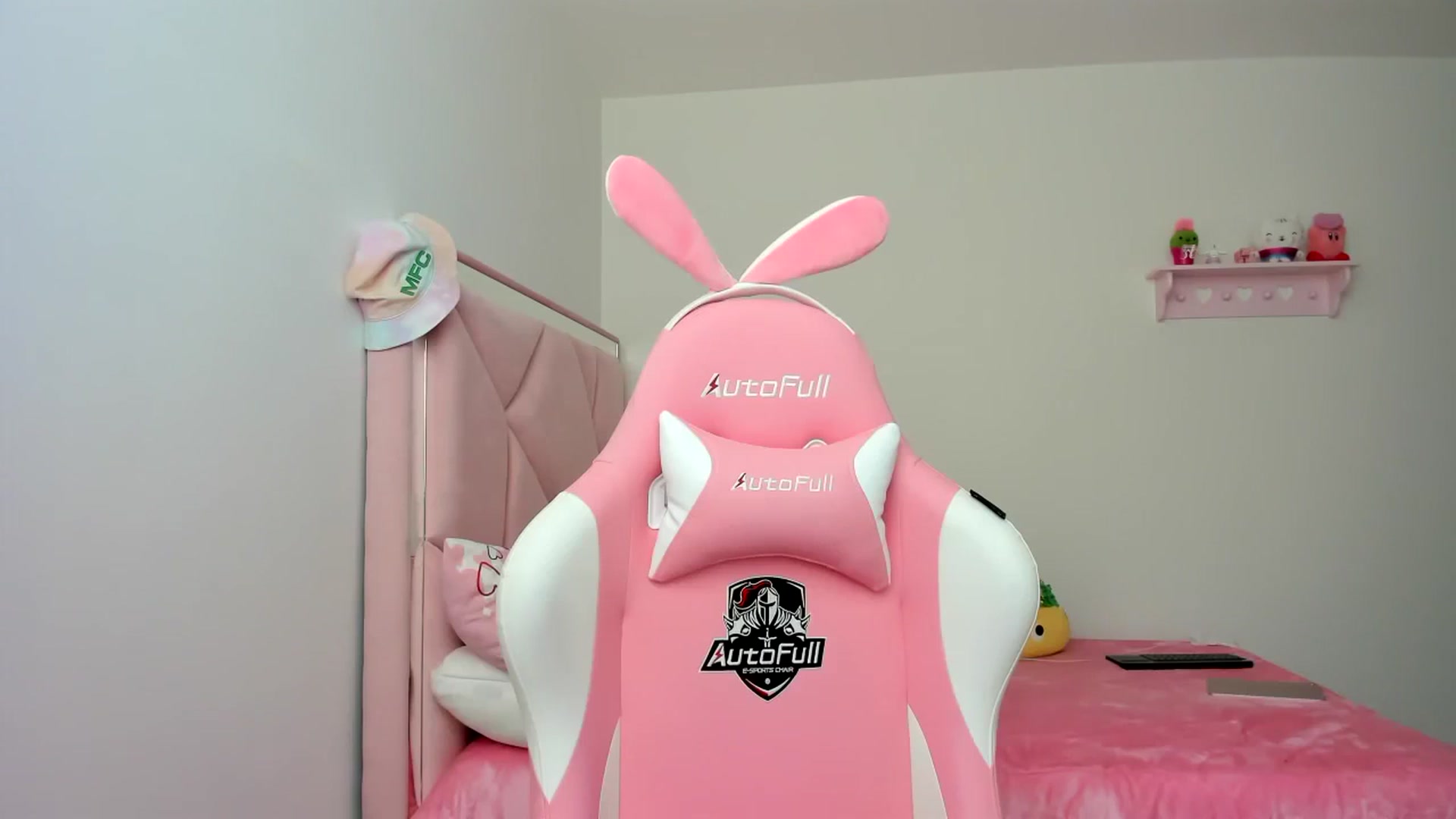 Gallery image thumbnail from Cherrycute666's myfreecams stream on, 01/10/2024, 20:32 image 12 of 20