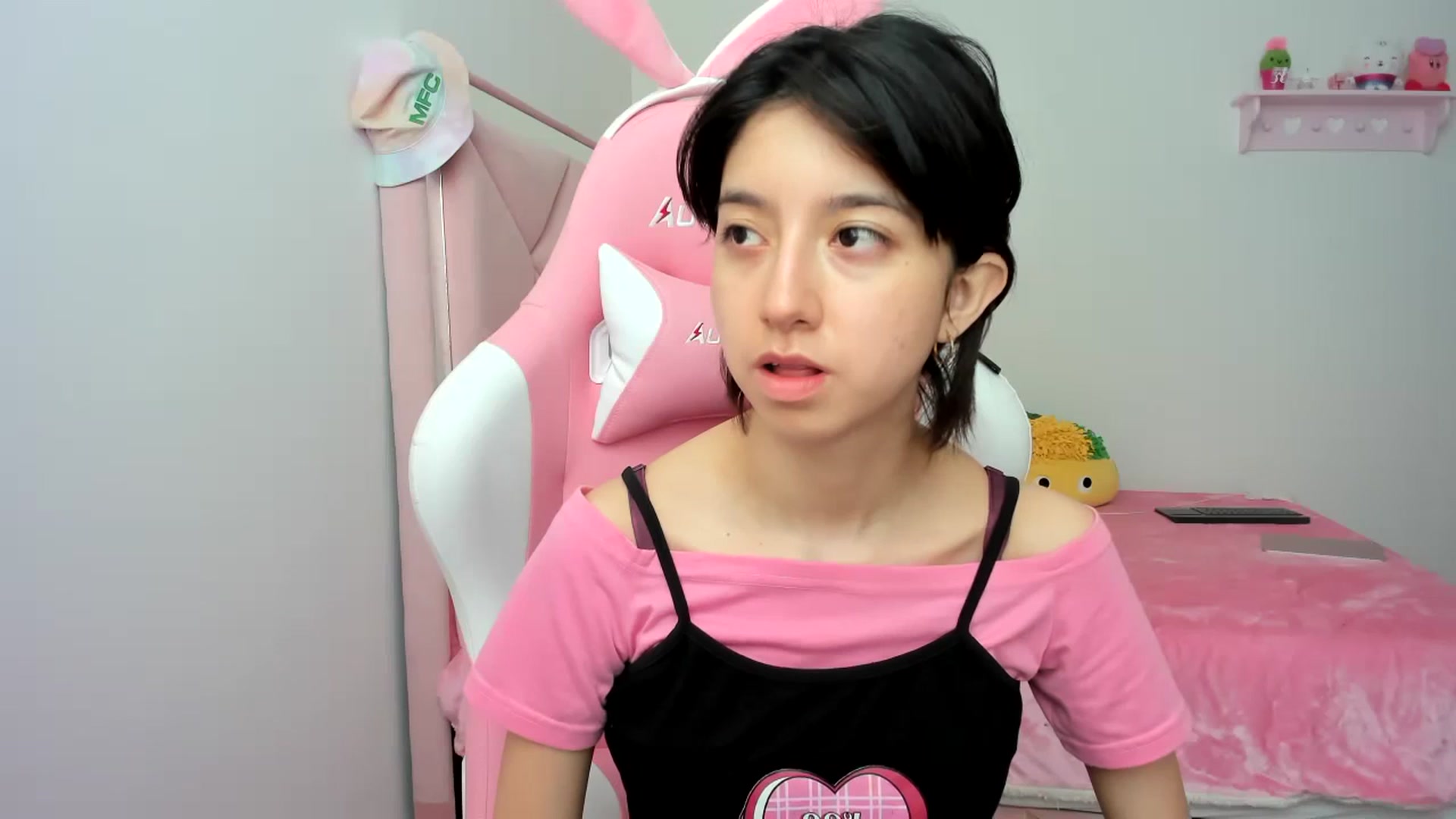 Gallery image thumbnail from Cherrycute666's myfreecams stream on, 01/10/2024, 20:32 image 6 of 20